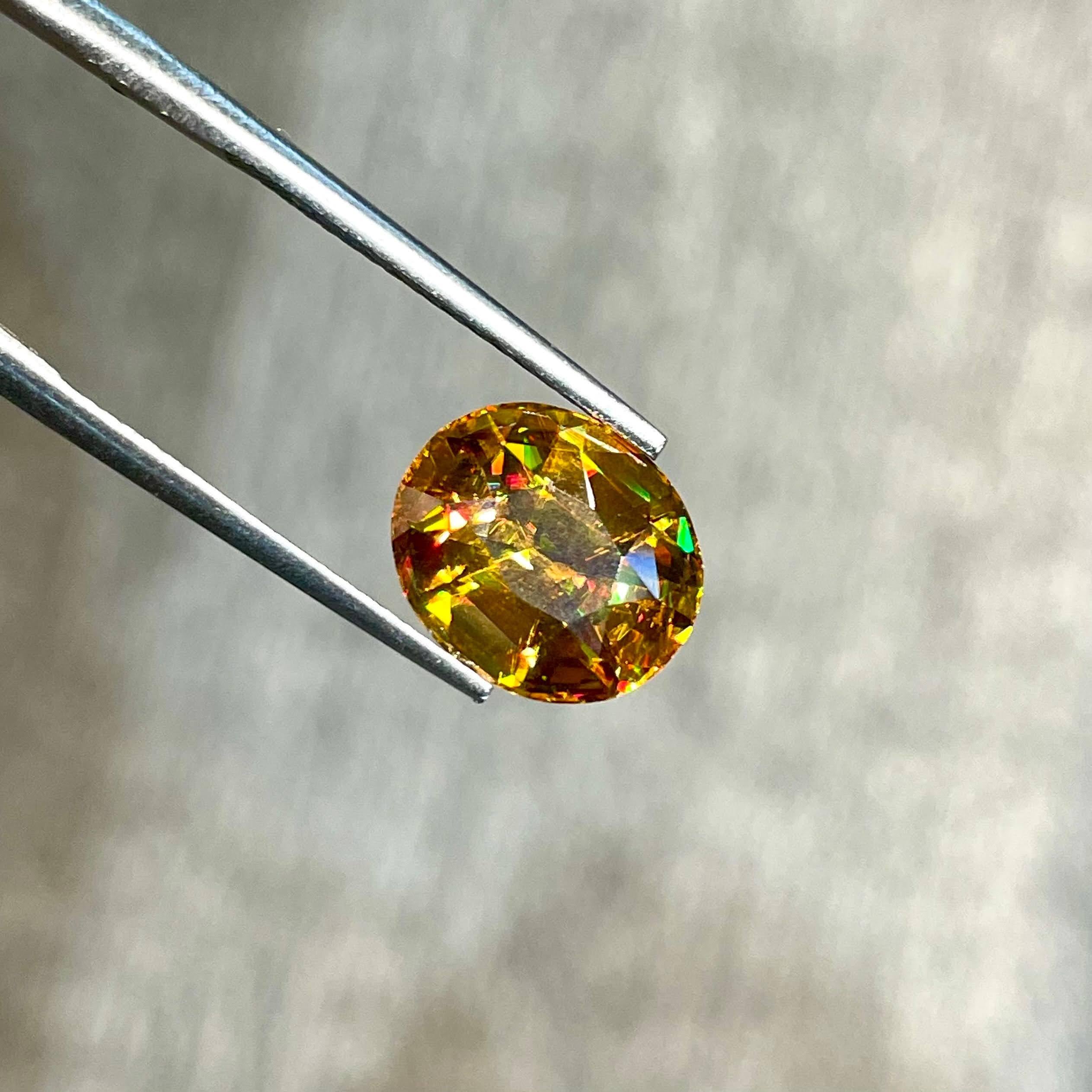 4,75 quilates Piedra de esfena suelta de calidad superior con forma ovalada Piedra preciosa de Madagascar en Nuevo estado para la venta en Bangkok, TH