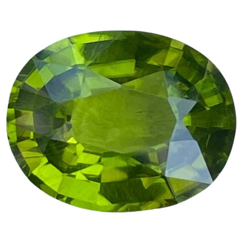 4.75 carats Green Loose Peridot Stone Fancy Oval Cut Natural Pakistani Gemstone For Sale