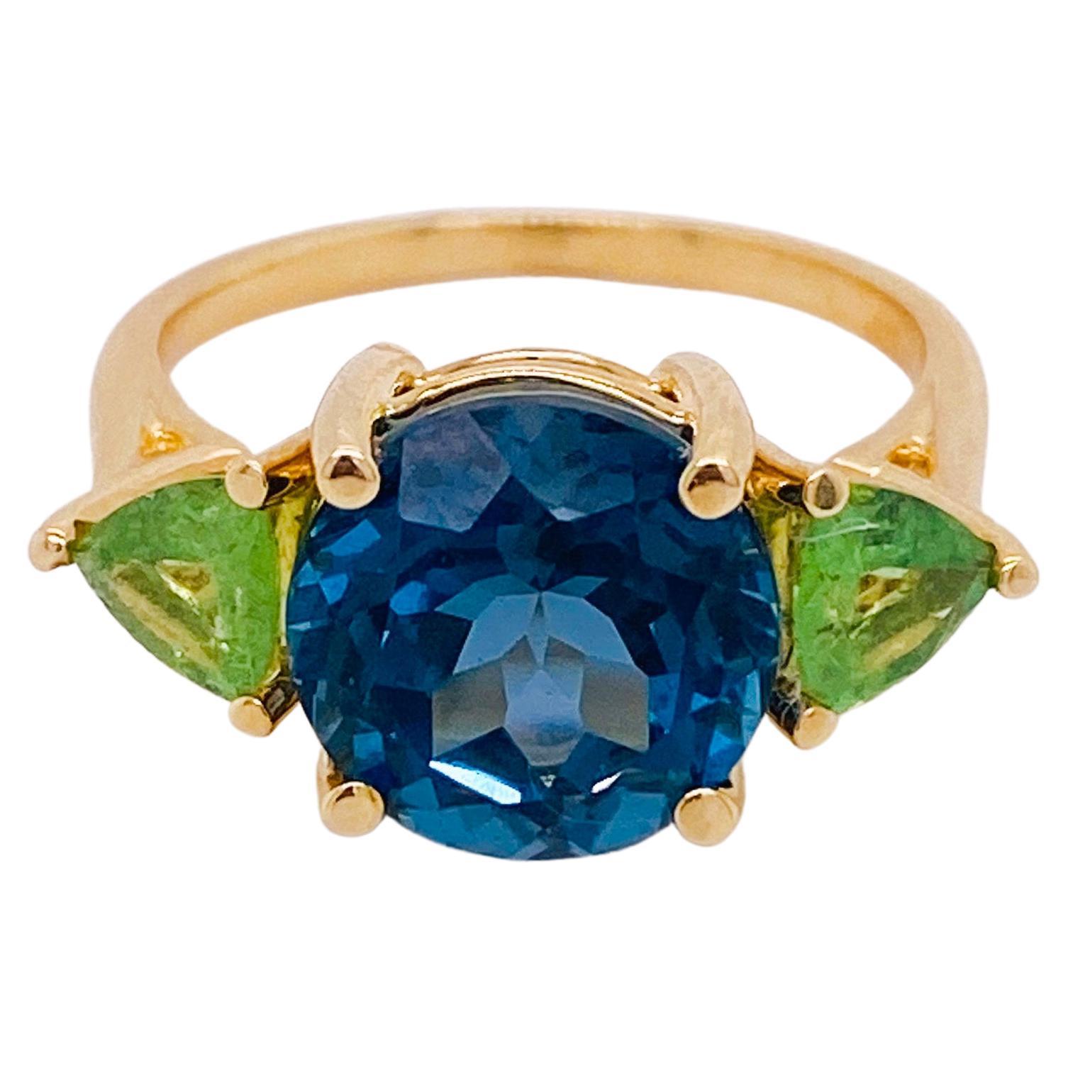 4.75 Carats London Blue Topaz and Peridot Three-Stone Ring in 14KYG, Ocean Blue For Sale
