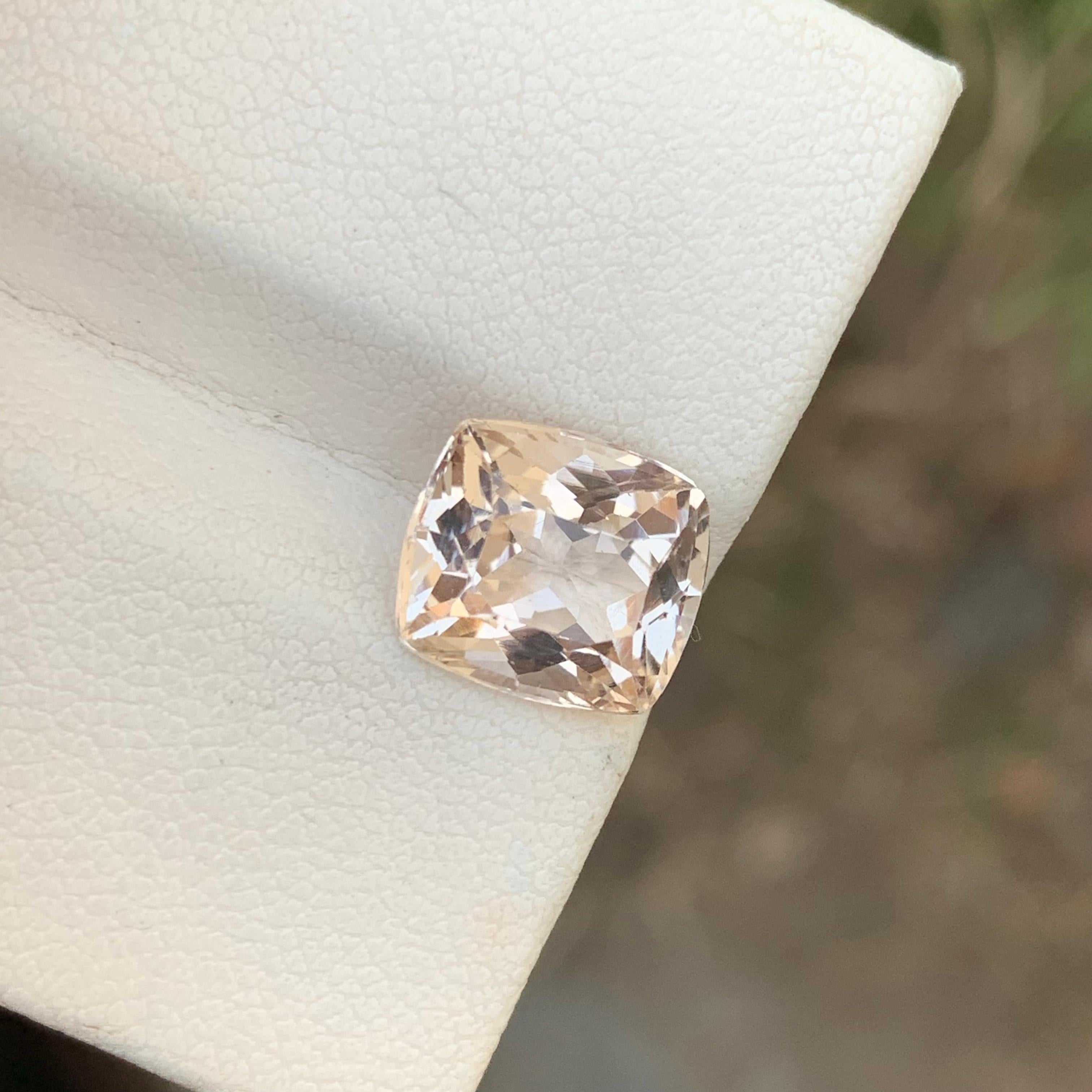 4.75 Carats Natural Light Golden Loose Topaz Brilliant Cut In New Condition For Sale In Peshawar, PK