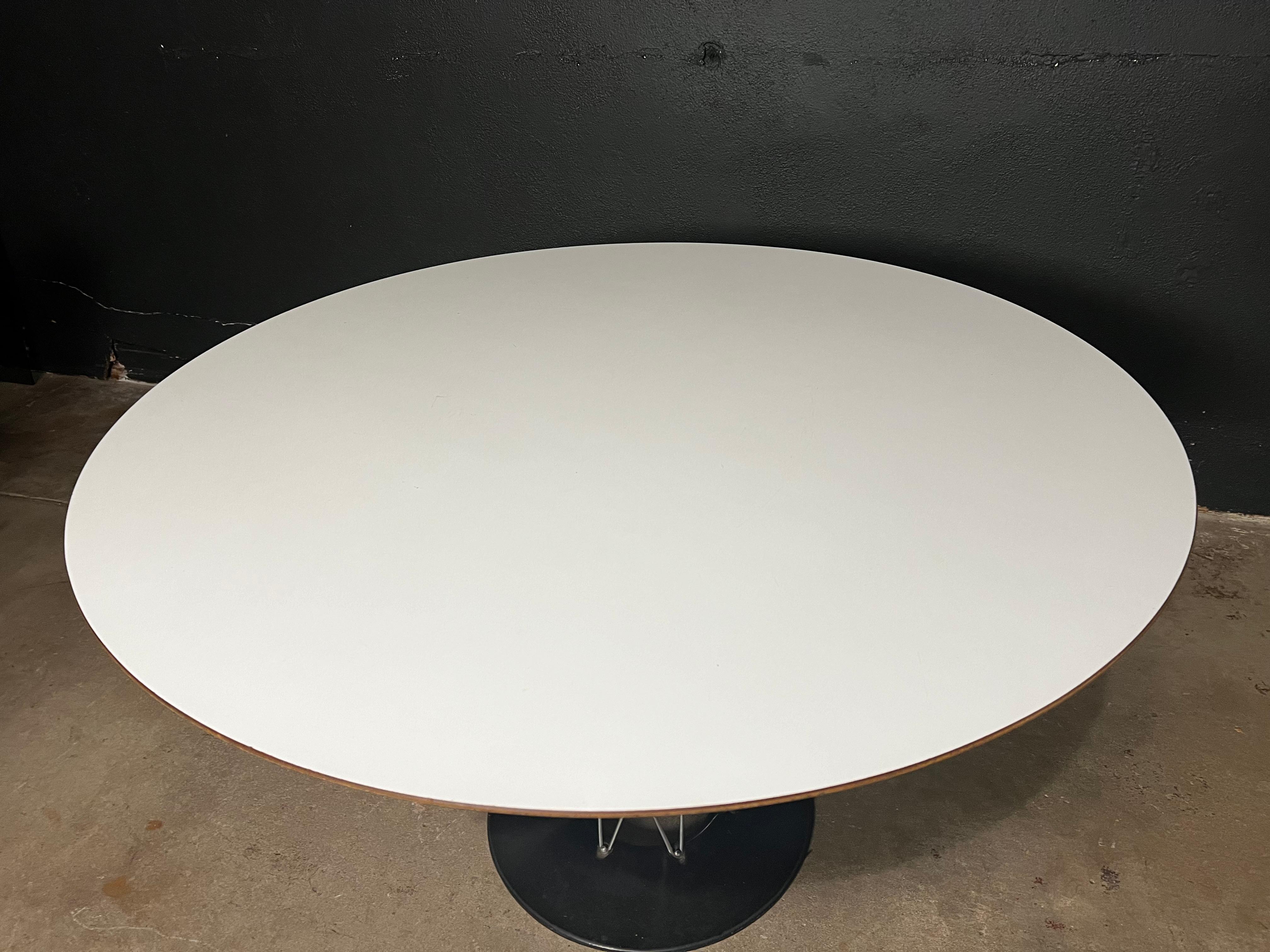 The 47.5-inch Isamu Noguchi Cyclone dining table by Knoll is a rare and iconic piece, showcasing a harmonious blend of artistry and functionality. Designed by the renowned Isamu Noguchi, its distinctive base features a dynamic interplay of