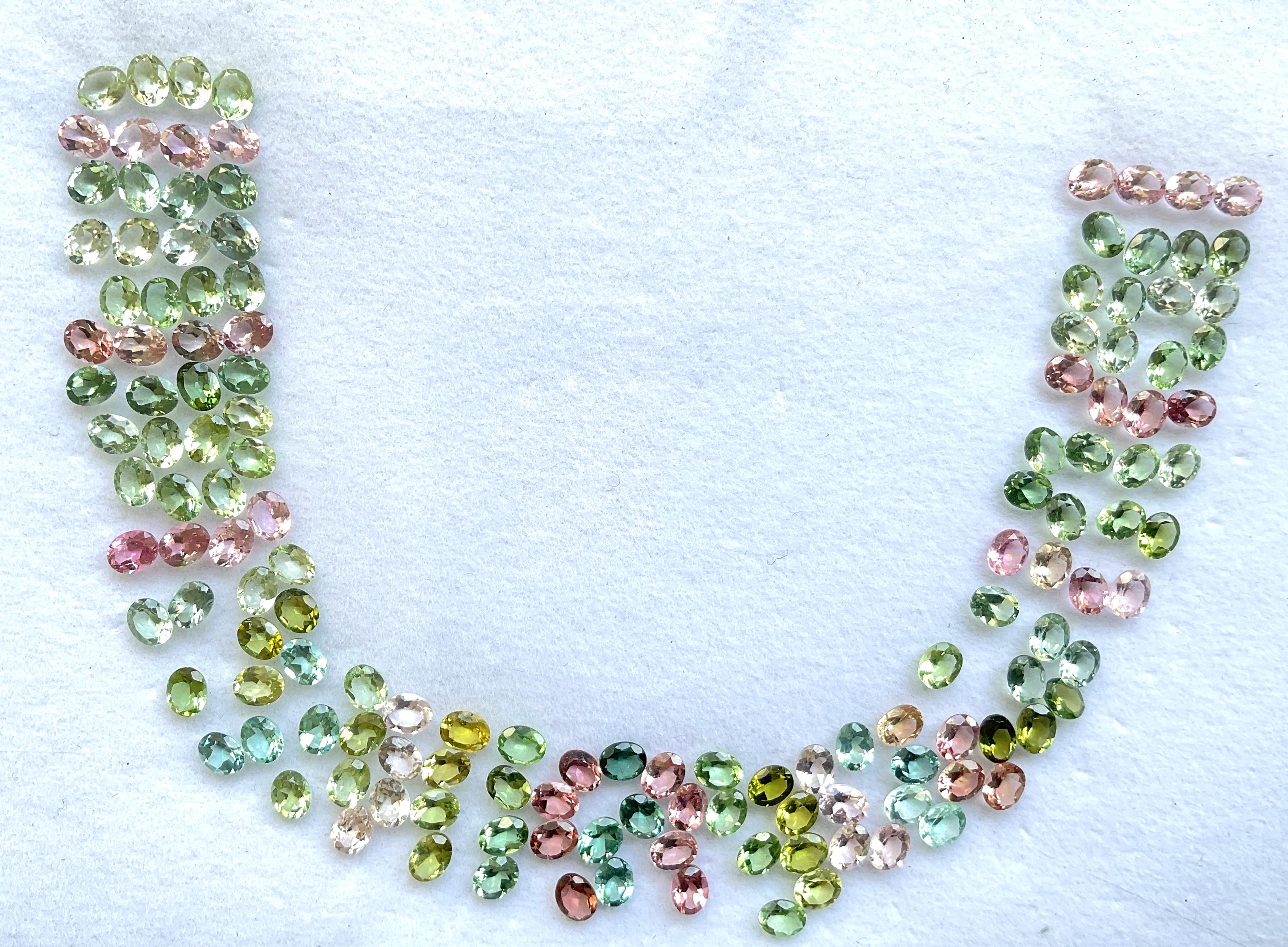 Suite de tourmalines naturelles taille ovale à facettes de 47,55 carats 5x7 MM Unisexe en vente