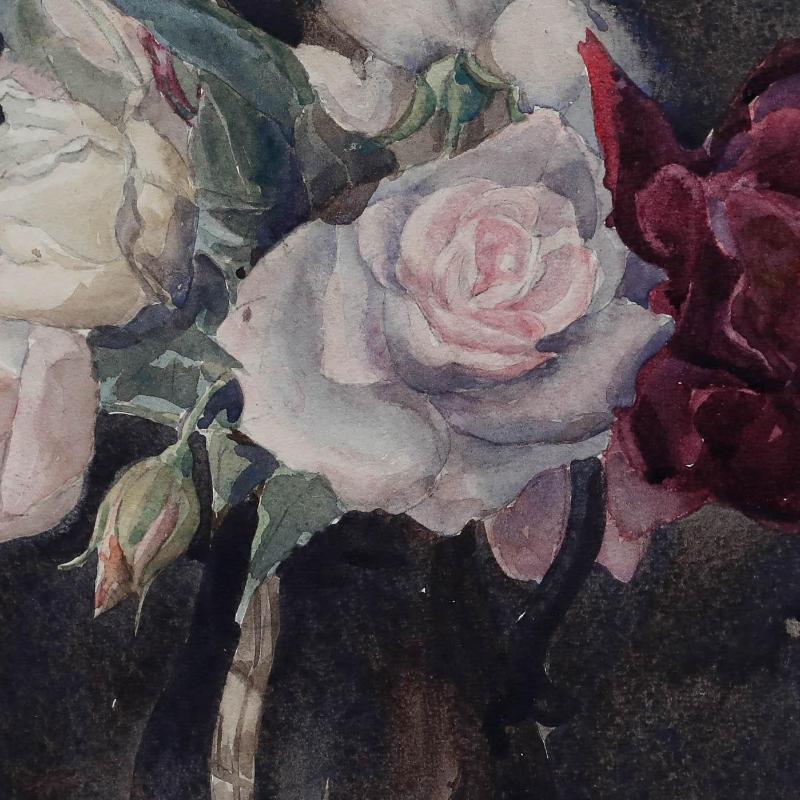 Un affascinante studio di natura morta ad acquerello di rose rosa delicato e indaco ricco disposte in una brocca, su uno sfondo scuro. Ben presentato in una cornice di legno vintage. Senza segno. Sulla carta. Dimensioni dell'immagine: 34,5 x 26,5 cm.