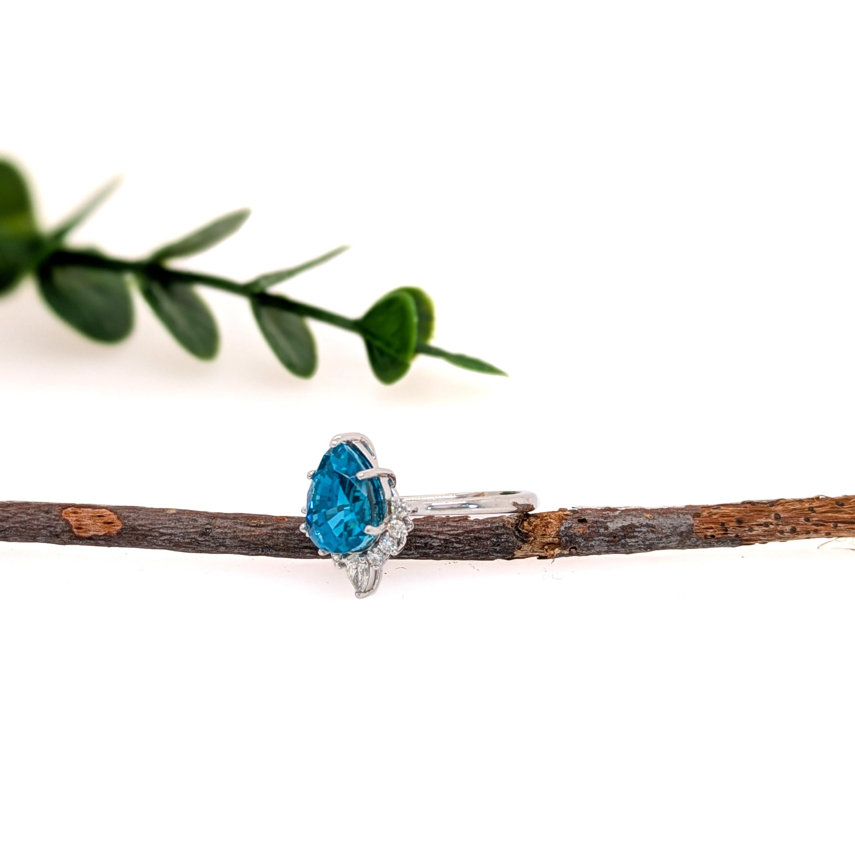 Bague en or massif 14 carats avec zircon bleu de 4,75 carats et accents de diamants naturels  PE 9x7mm Pour femmes en vente