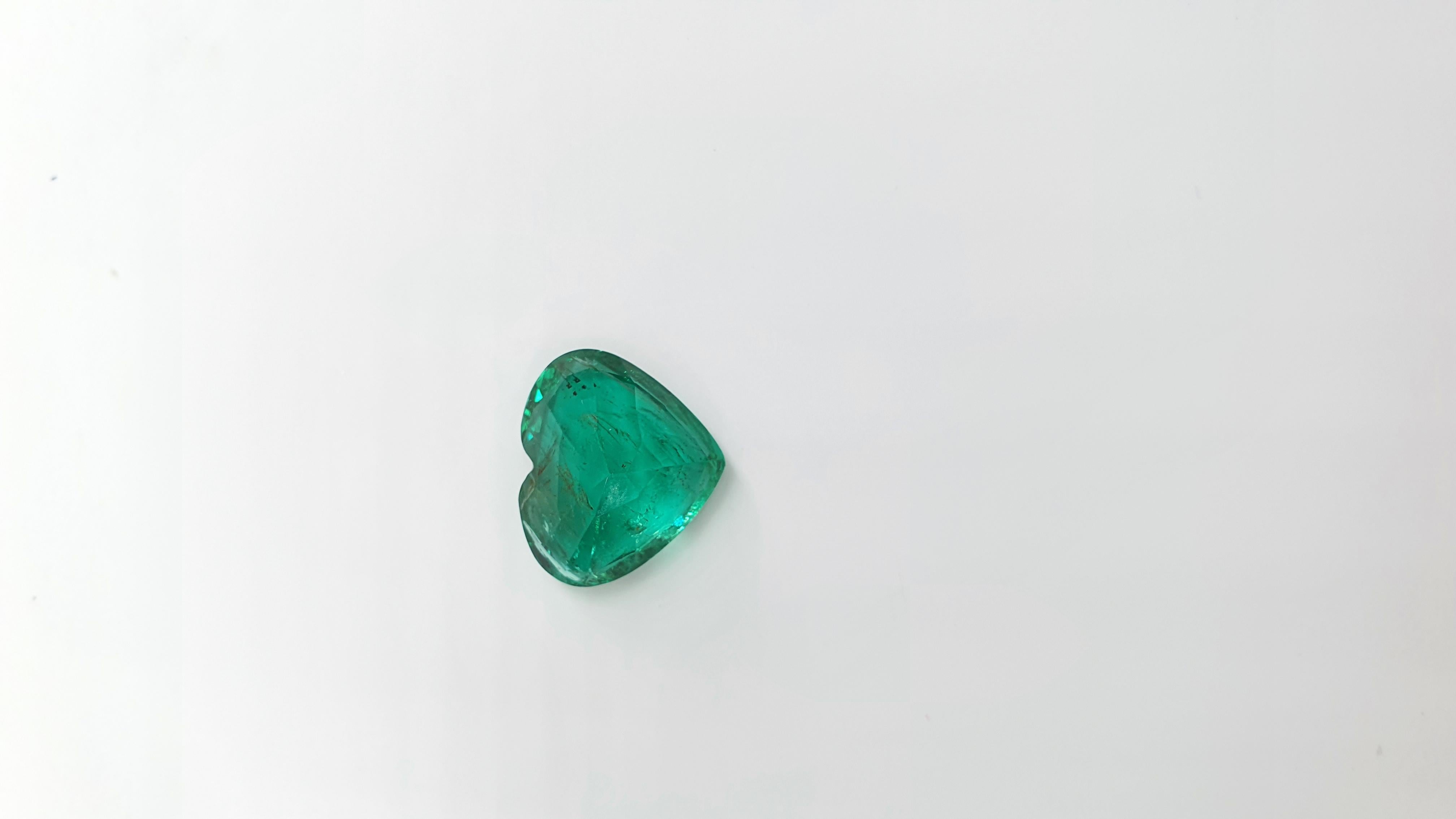 Émeraude en forme de cœur de 4,76 carats, Zambie Unisexe en vente