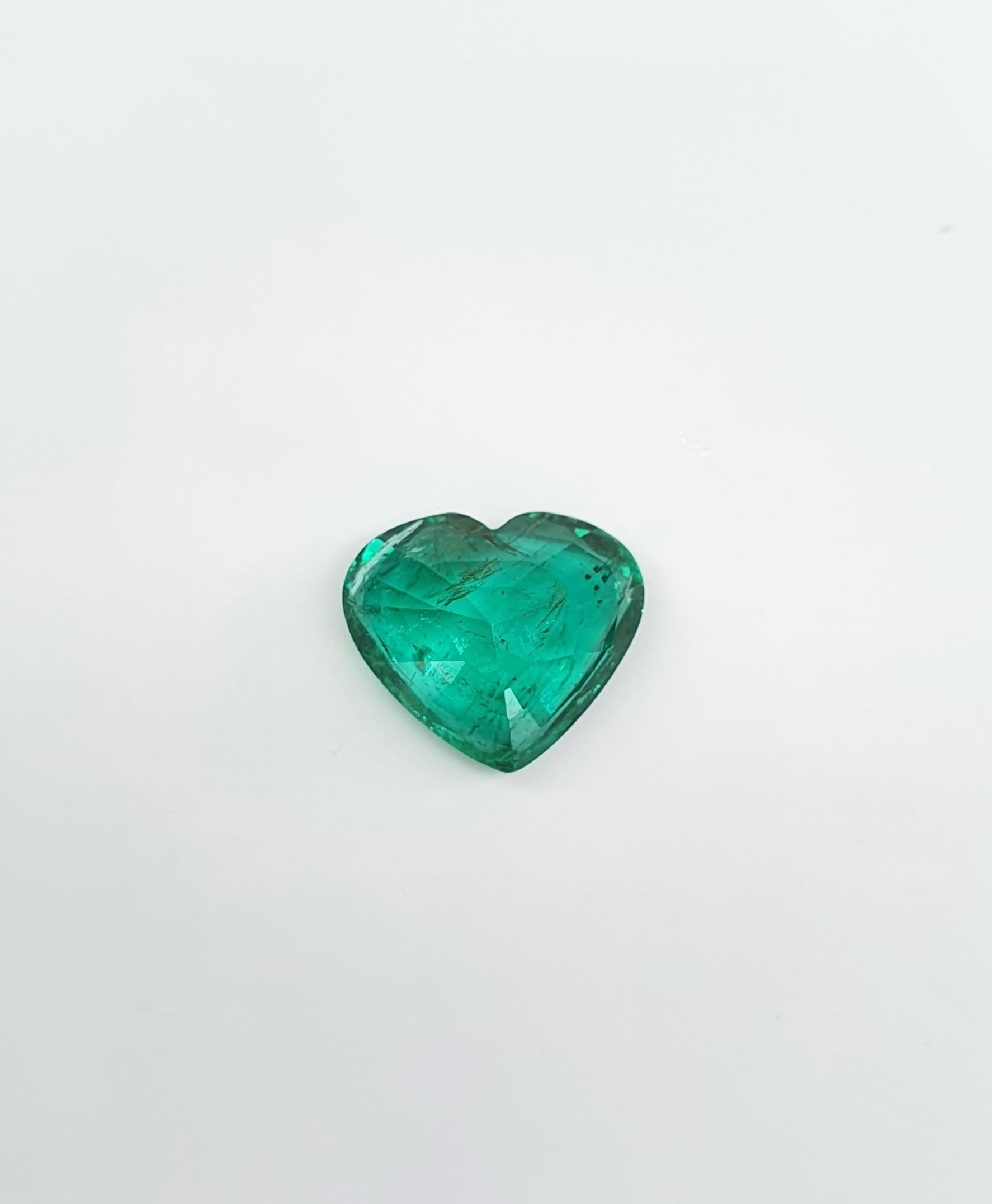 Émeraude en forme de cœur de 4,76 carats, Zambie en vente 1