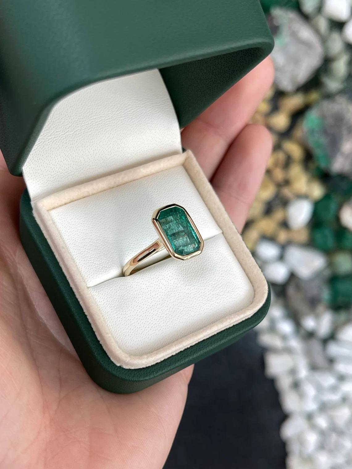 4.76ct 14K Blue Green Natural Elongated Emerald Cut Emerald Solitaire Bezel Ring In New Condition For Sale In Jupiter, FL