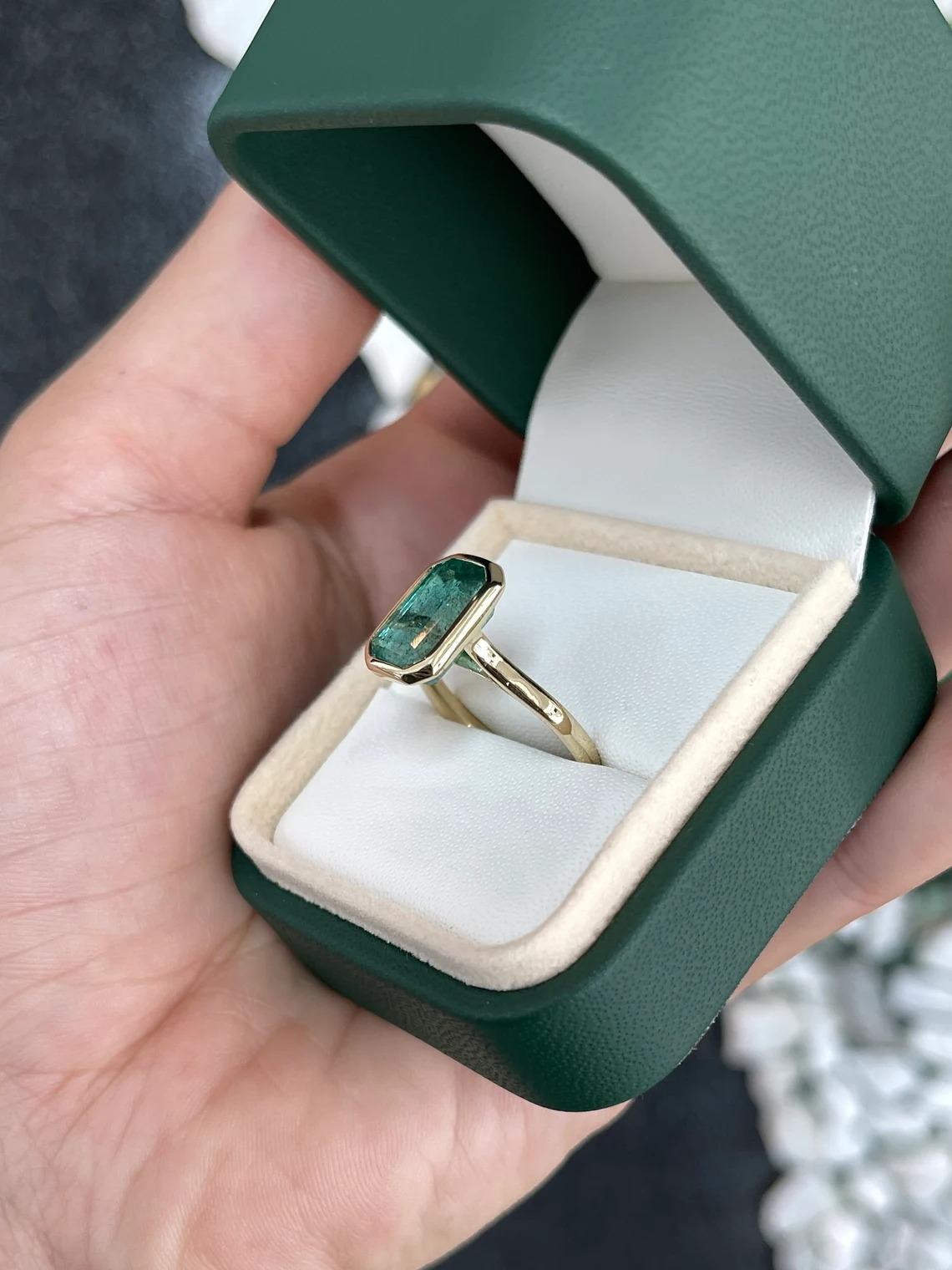 Women's 4.76ct 14K Blue Green Natural Elongated Emerald Cut Emerald Solitaire Bezel Ring For Sale