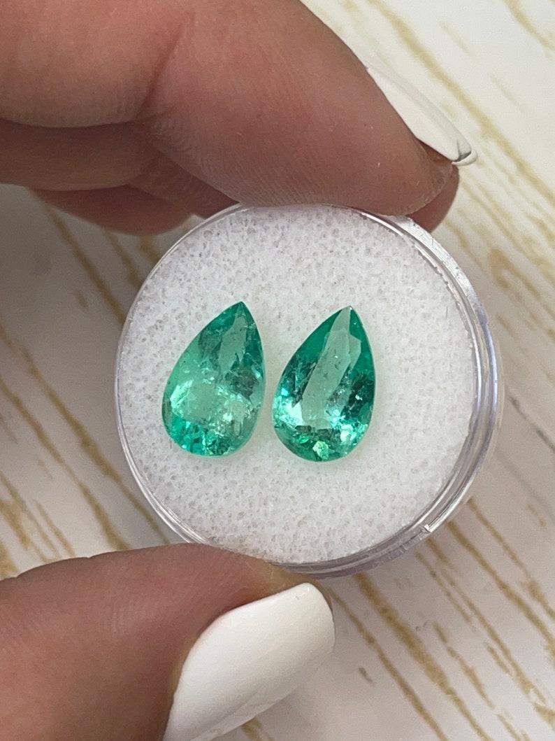 Moderne 4.76tcw 12x7.5 Pear-Cut Colombian Emeralds Matching - Genuine Loose Gems en vente