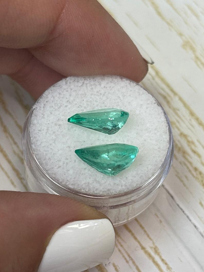 4.76tcw 12x7.5 Pear-Cut Colombian Emeralds Matching - Genuine Loose Gems Pour femmes en vente