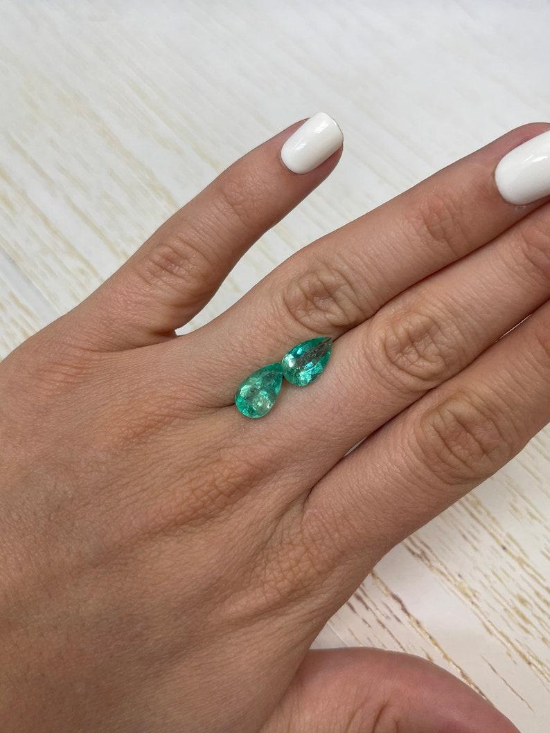 4.76tcw 12x7.5 Pear-Cut Colombian Emeralds Matching - Genuine Loose Gems en vente 1