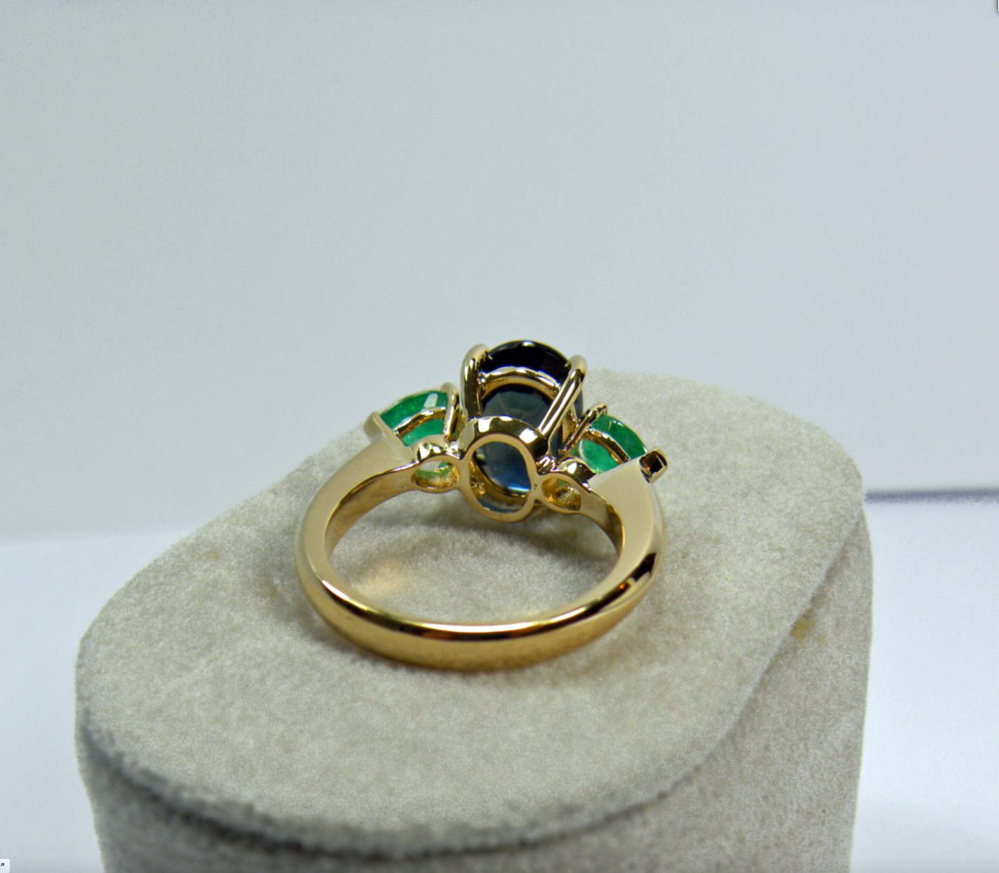 4.77 Carat Natural Cobalt Blue Sapphire & Colombian Emerald Engagement Ring 18K For Sale 2