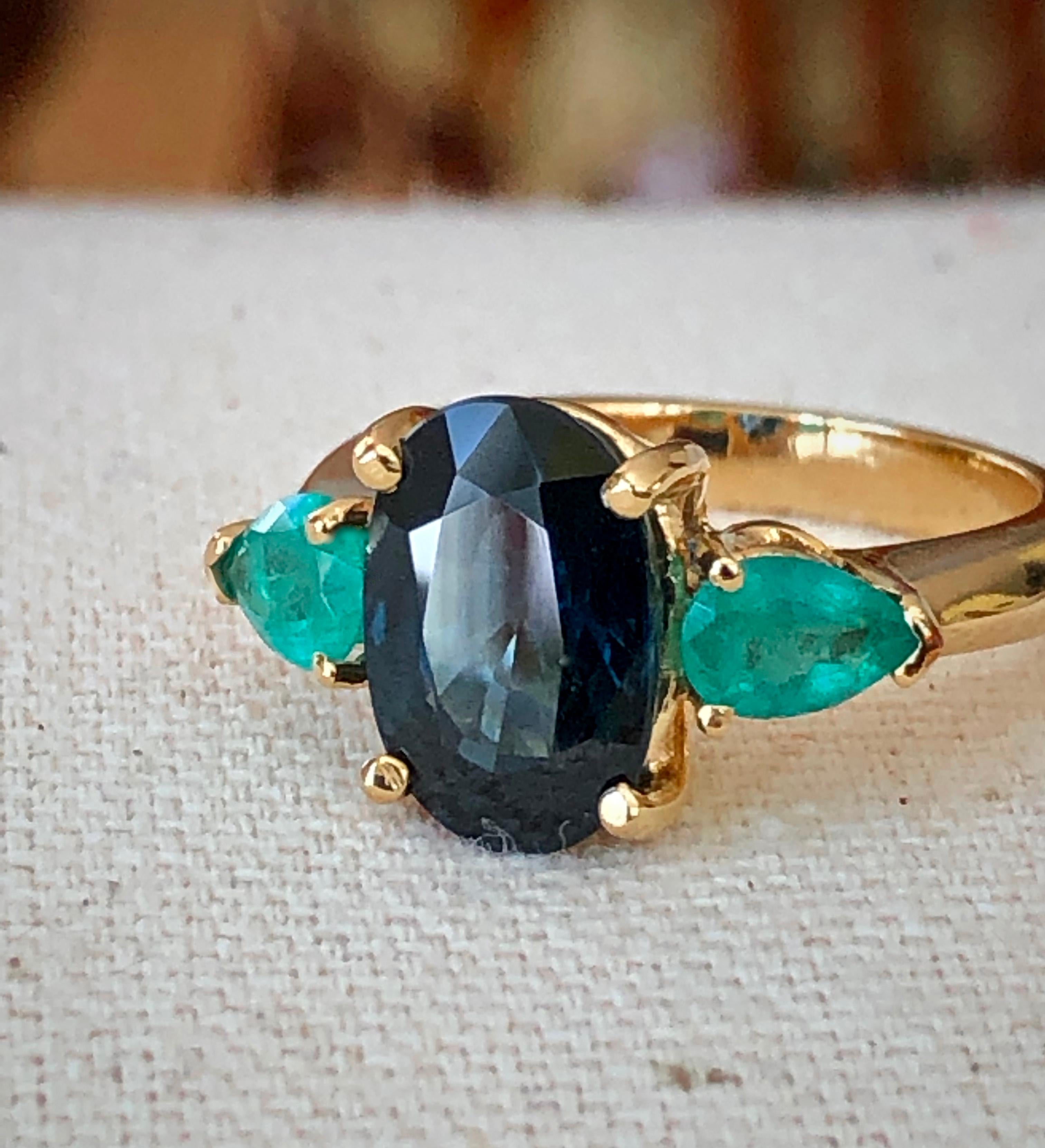 Contemporary 4.77 Carat Natural Cobalt Blue Sapphire & Colombian Emerald Engagement Ring 18K For Sale