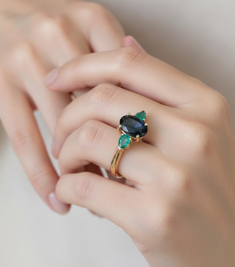 4,77 Karat natürlicher kobaltblauer Saphir & kolumbianischer Smaragd Verlobungsring 18K (Ovalschliff) im Angebot