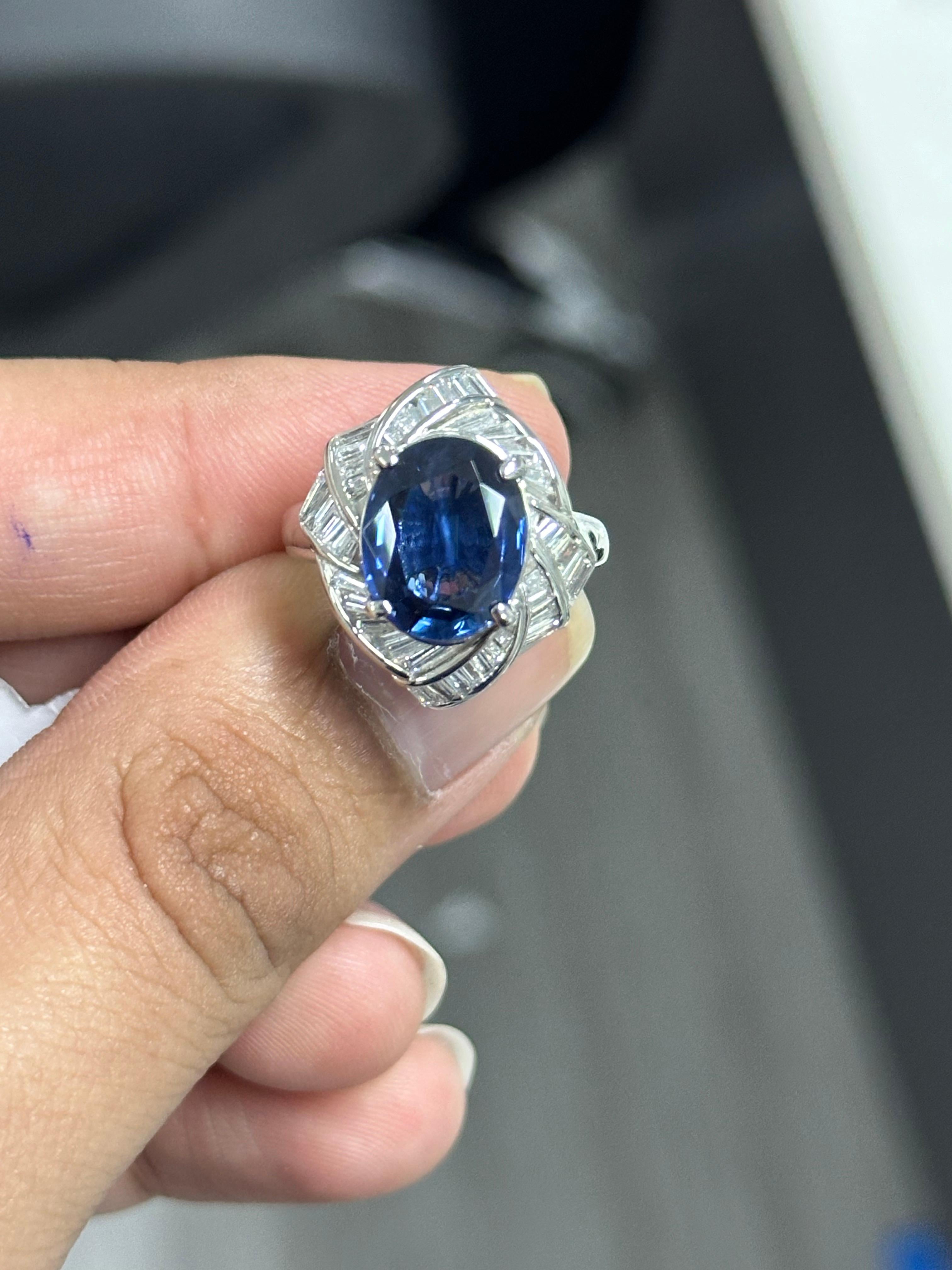 da uomo o donna Anello cocktail con zaffiro da 4,77 carati in PT900 in vendita