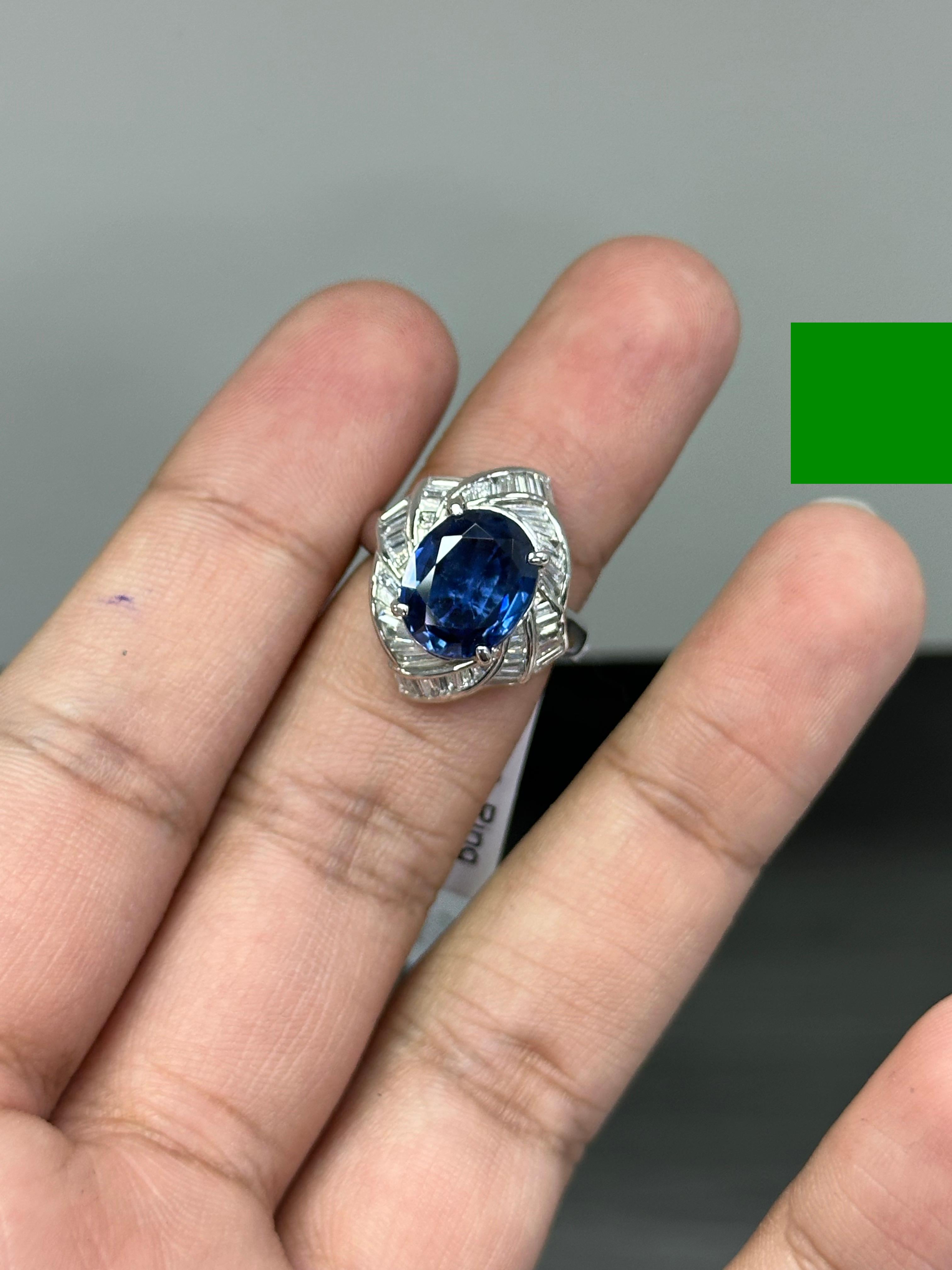 Anello cocktail con zaffiro da 4,77 carati in PT900 in vendita 2