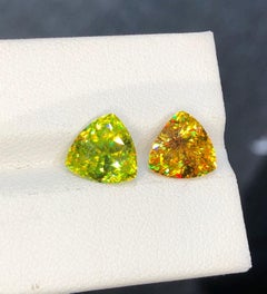 4.77 Ct Natural Green & Golden Sphene (Titanite) Pear Cut Loose Gemstones Pair (Paire de pierres précieuses)