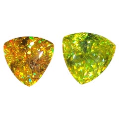 4.77 Ct Natural Green & Golden Sphene (Titanite) Pear Cut Loose Gemstones Pair (Paire de pierres précieuses)