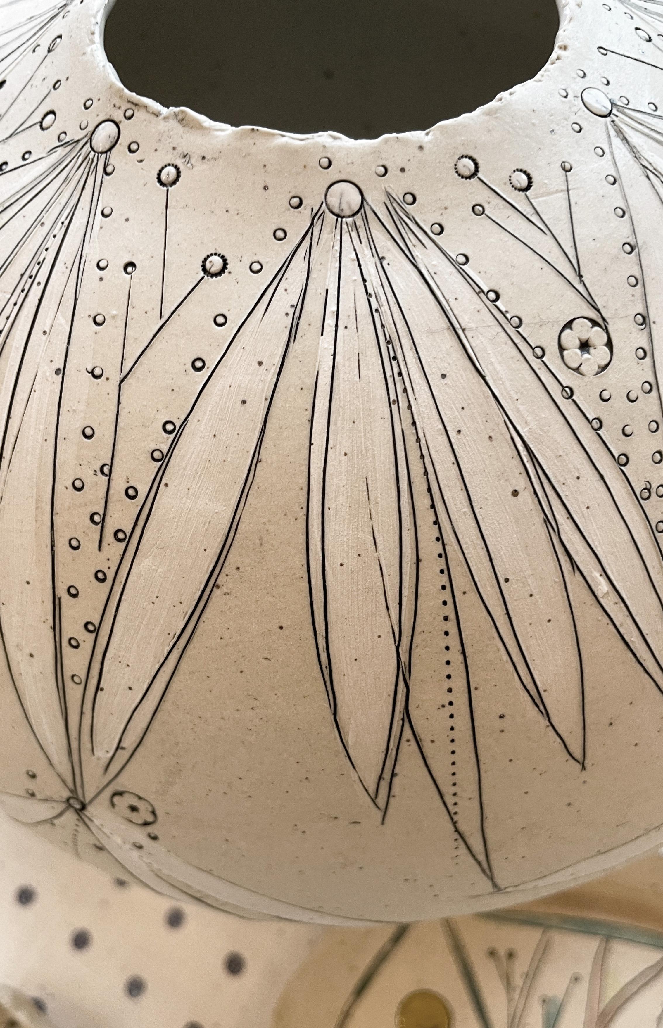 477 Handgefertigte mundgefertigte mundgeblasene Mondvase aus Steingut von Helen Prior im Zustand „Neu“ im Angebot in New Paltz, NY