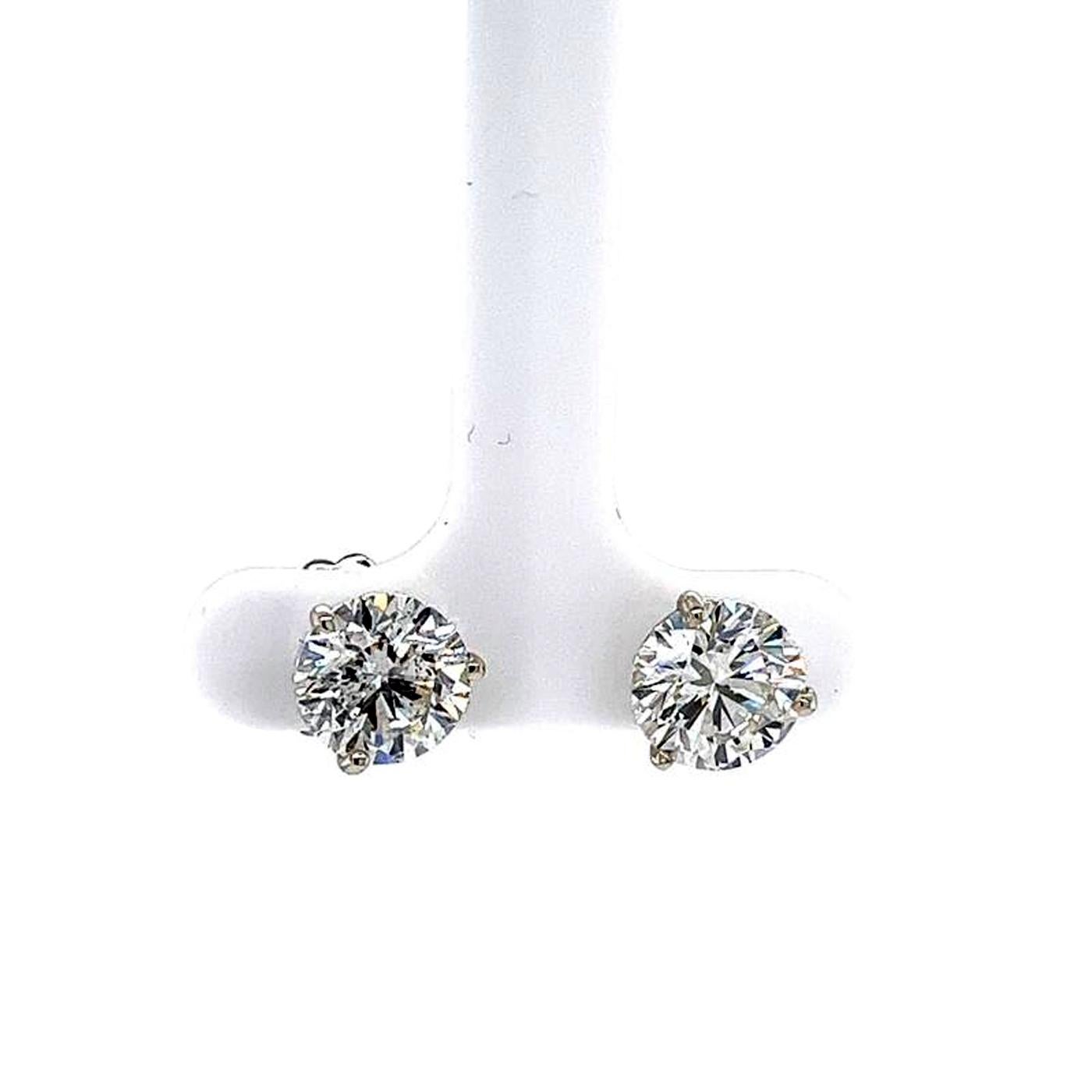 Taglio rotondo 4.77ct Gia Certified Round Diamond Martini Setting 3 Prong Studs Earrings in vendita
