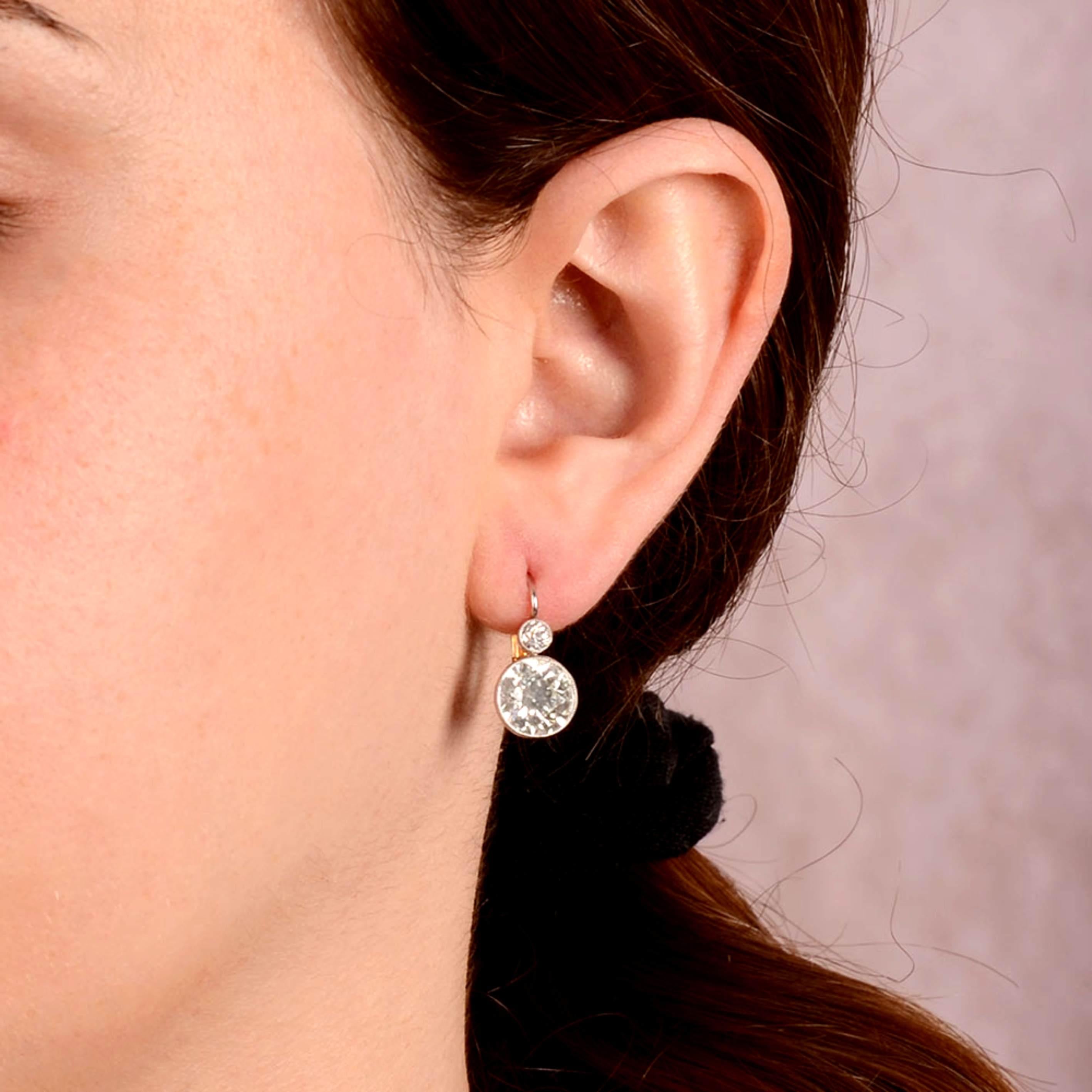 4.77ct Old European Cut Diamond Earrings, VS1-VS2 Clarity, Platinum  For Sale 1