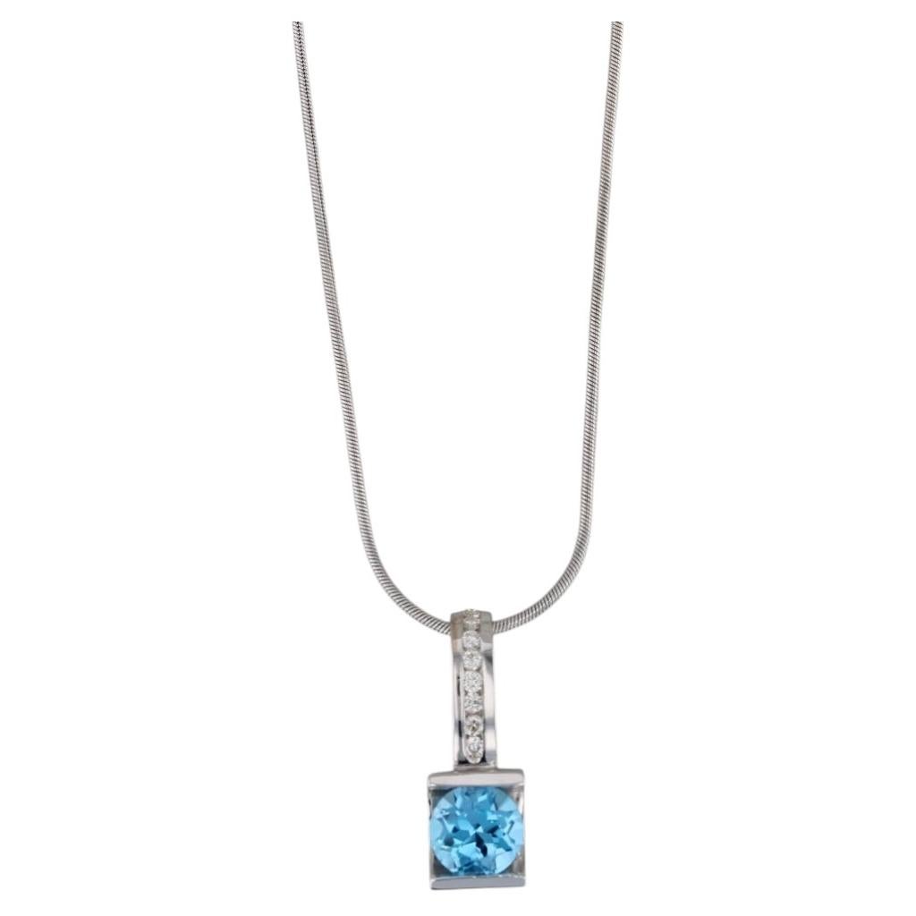 Collar con colgante de topacio azul y diamantes (4,77 ct en total), en oro blanco de 14k, con cadena tipo serpiente de 40 cm