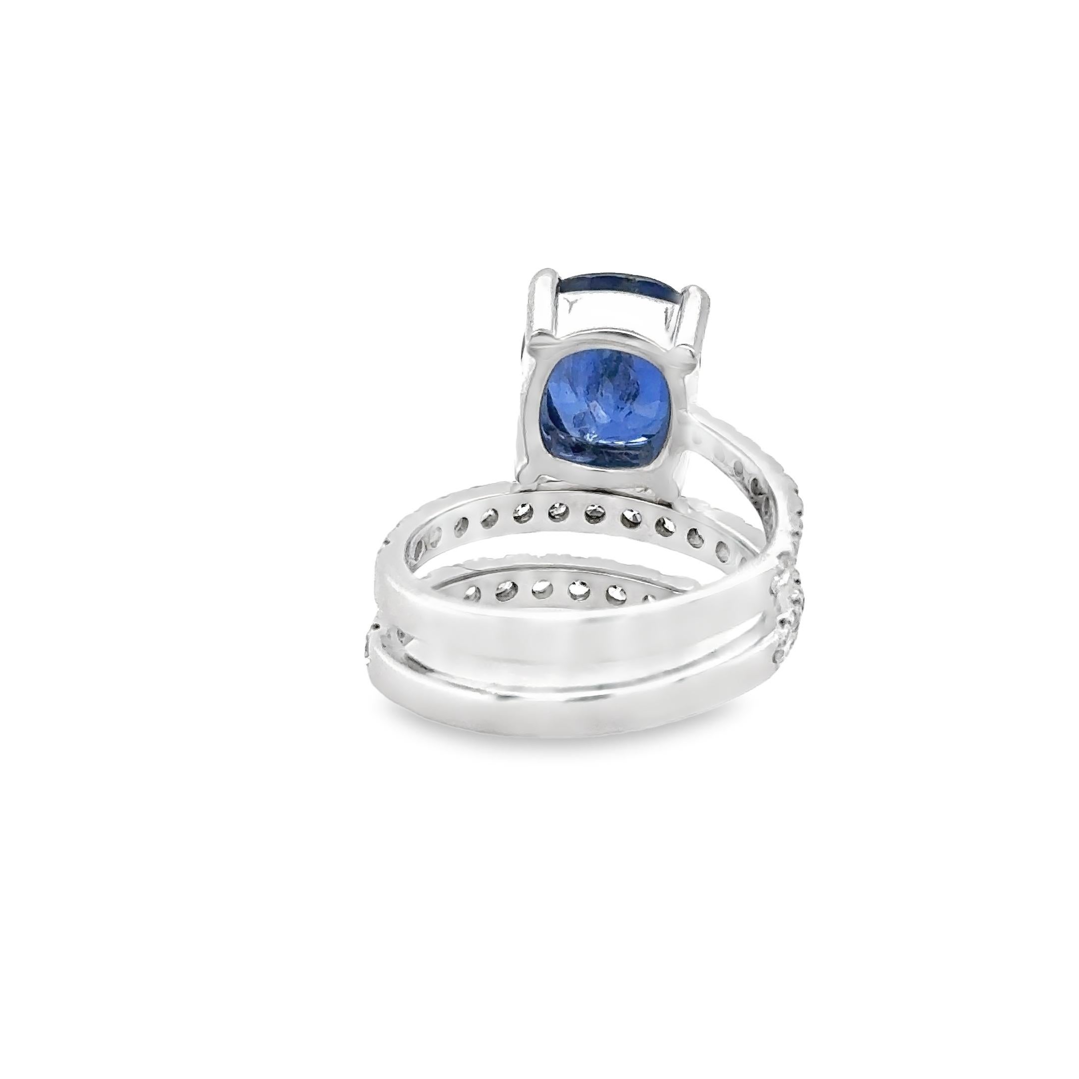 Cushion Cut 4.78 Carat Blue Sapphire & Diamond White Gold Spiral ring For Sale