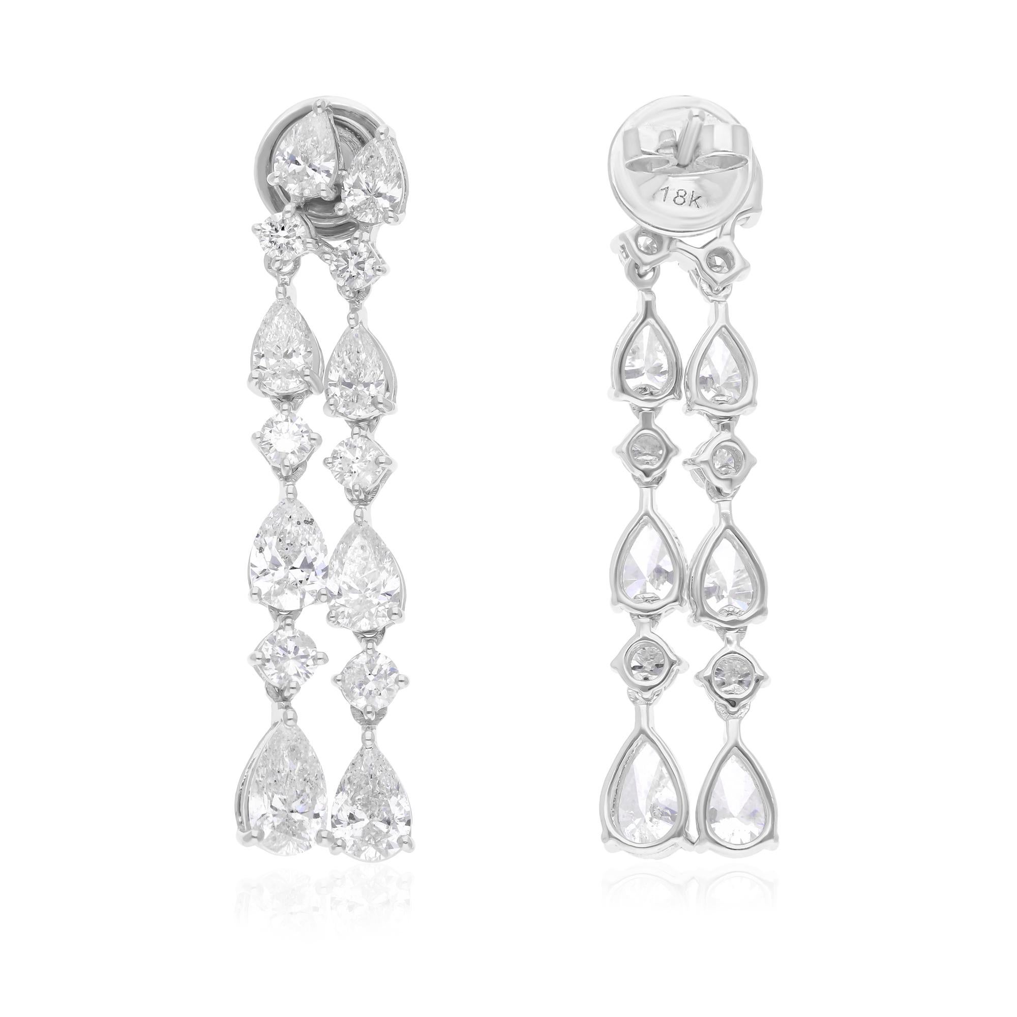Deléitate con el brillo de estos pendientes de diamantes naturales de 4,78 quilates, engastados en exquisito oro blanco de 18 quilates. Los pendientes exhiben diamantes excepcionales con una claridad media de SI1-SI2 y un grado de color de H-I, lo