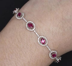 Bracelet en or blanc 18 carats avec rubis taille ovale et diamants de 4,78 carats