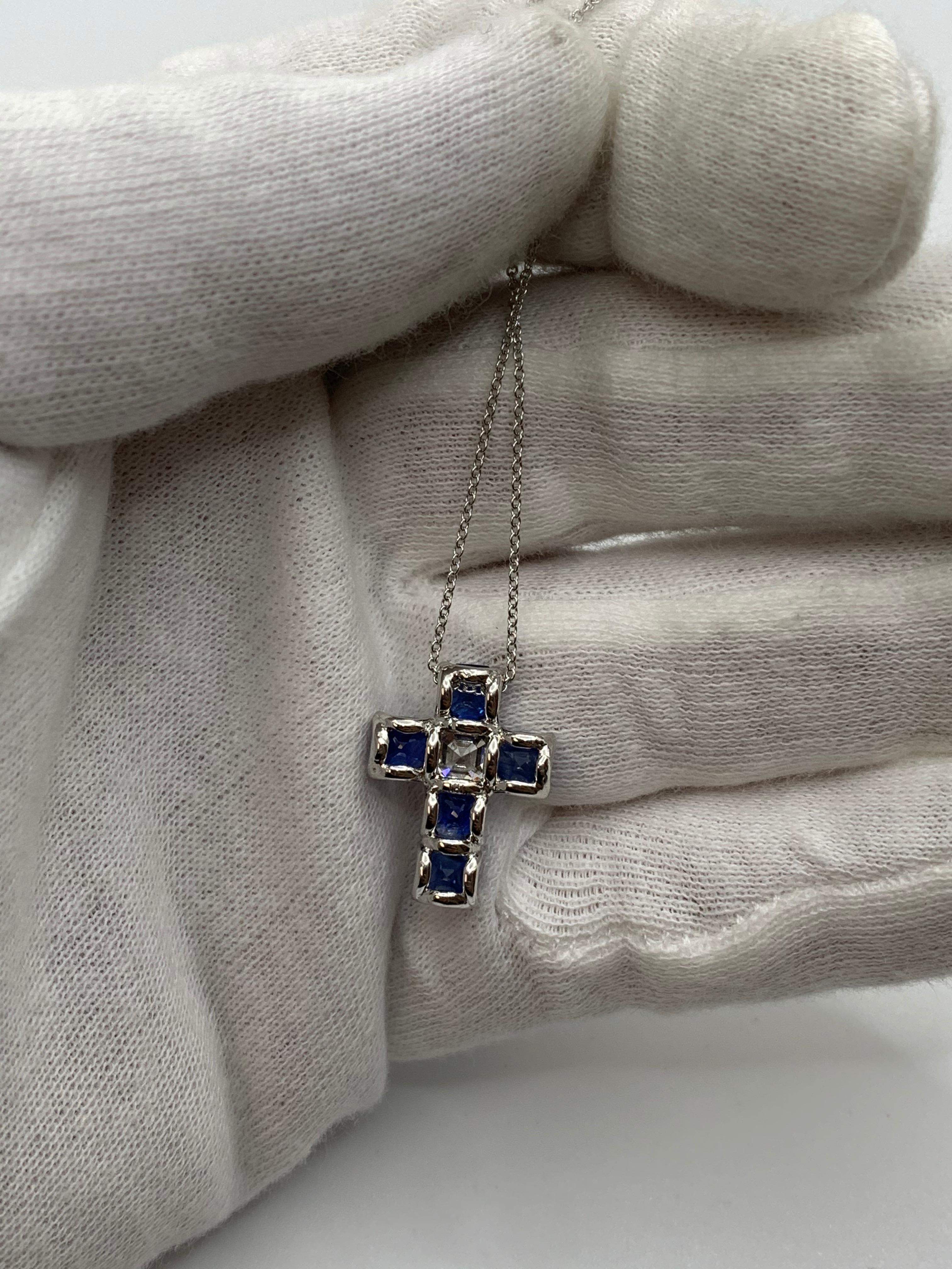 Cross mit 4,78 Karat Saphir und Diamant im Asscher-Schliff (Zeitgenössisch) im Angebot