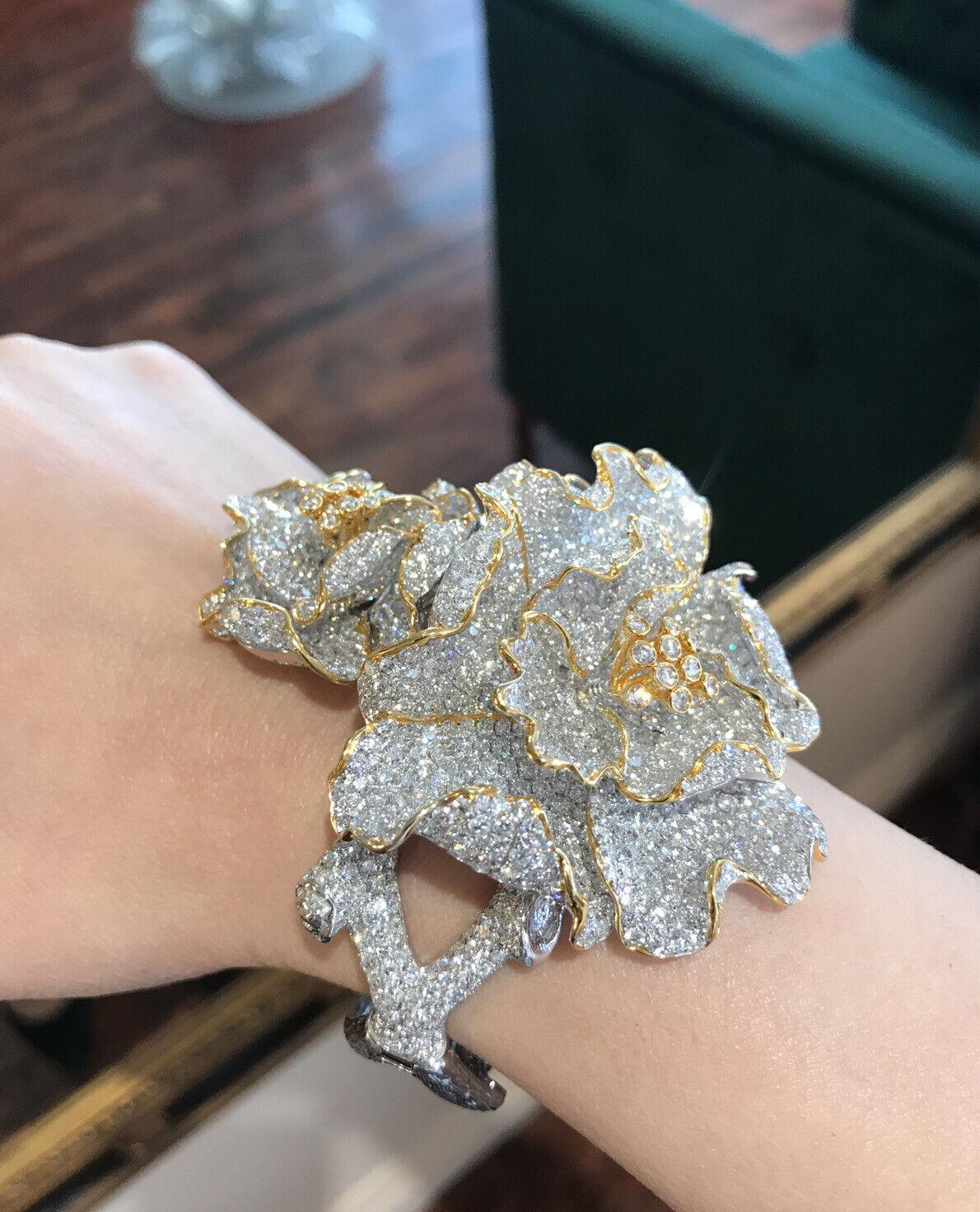 47.80 Carats Diamond Flower Bangle Bracelet in 18k White & Yellow Gold For Sale 1