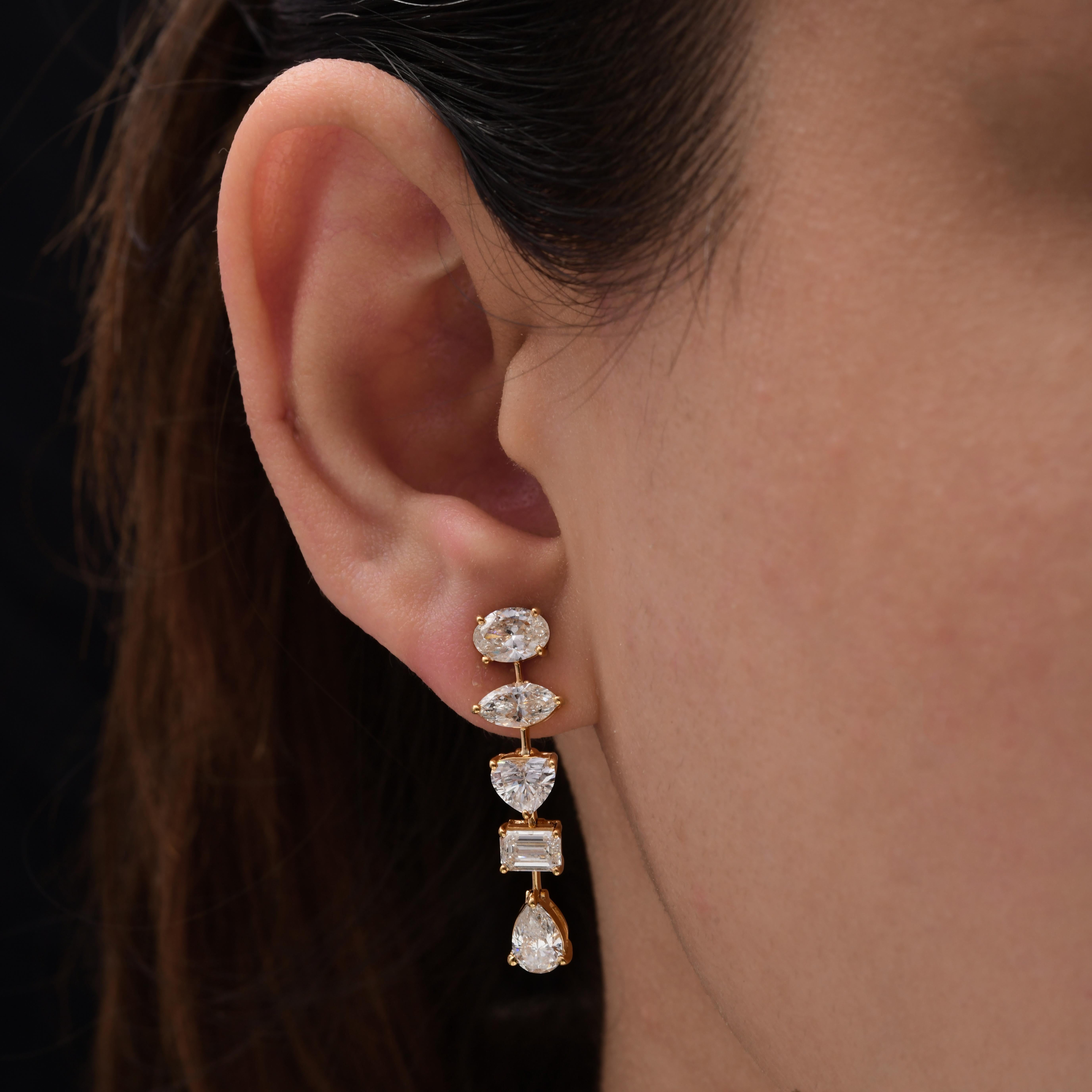 Boucles d'oreilles en or jaune 18 carats avec diamants multiformes de 4,79 carats de pureté SI Neuf - En vente à Diera, Dubai