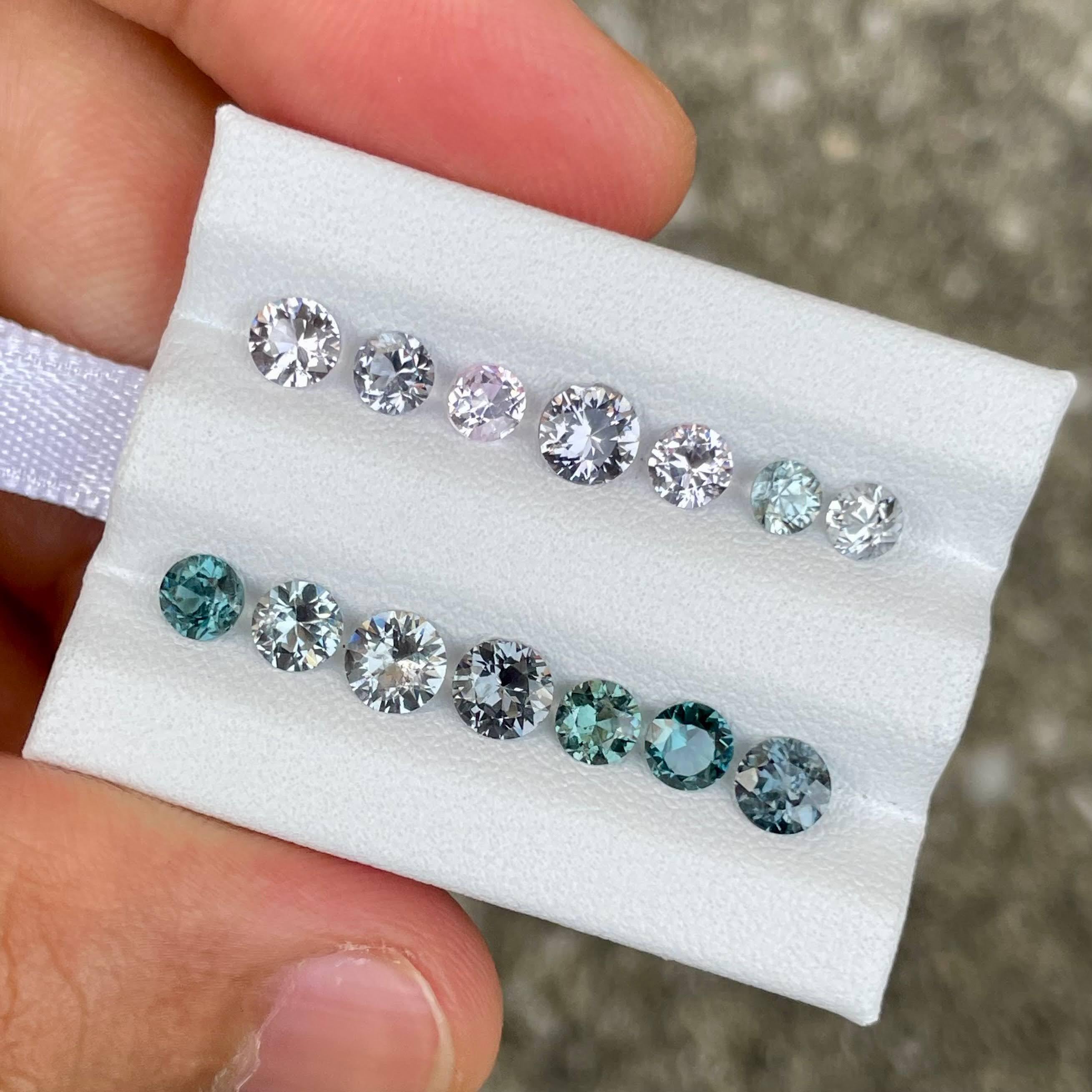 Lot de 14 pièces de spinelles multicolores taille ronde de Birmanie 4,79 carats en vente 3