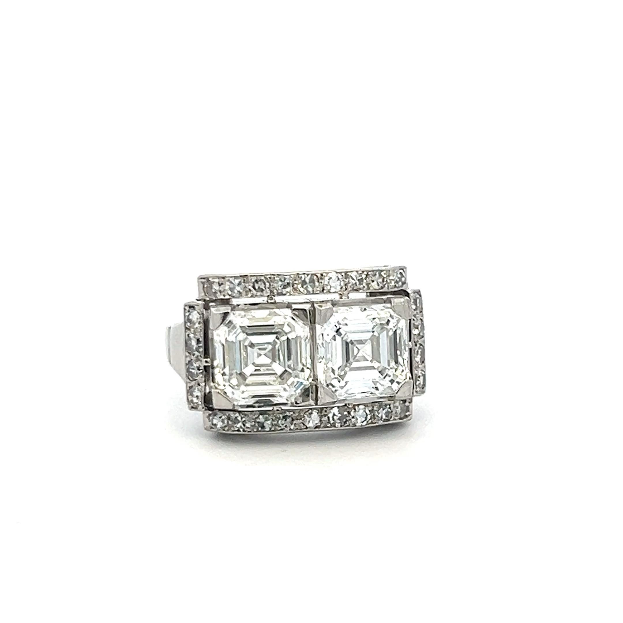 4.79ct Asscher Cut F VS1 Diamond 18K White Gold Art Deco Two-Stone Ring (bague à deux pierres en or blanc) Bon état à New York, NY