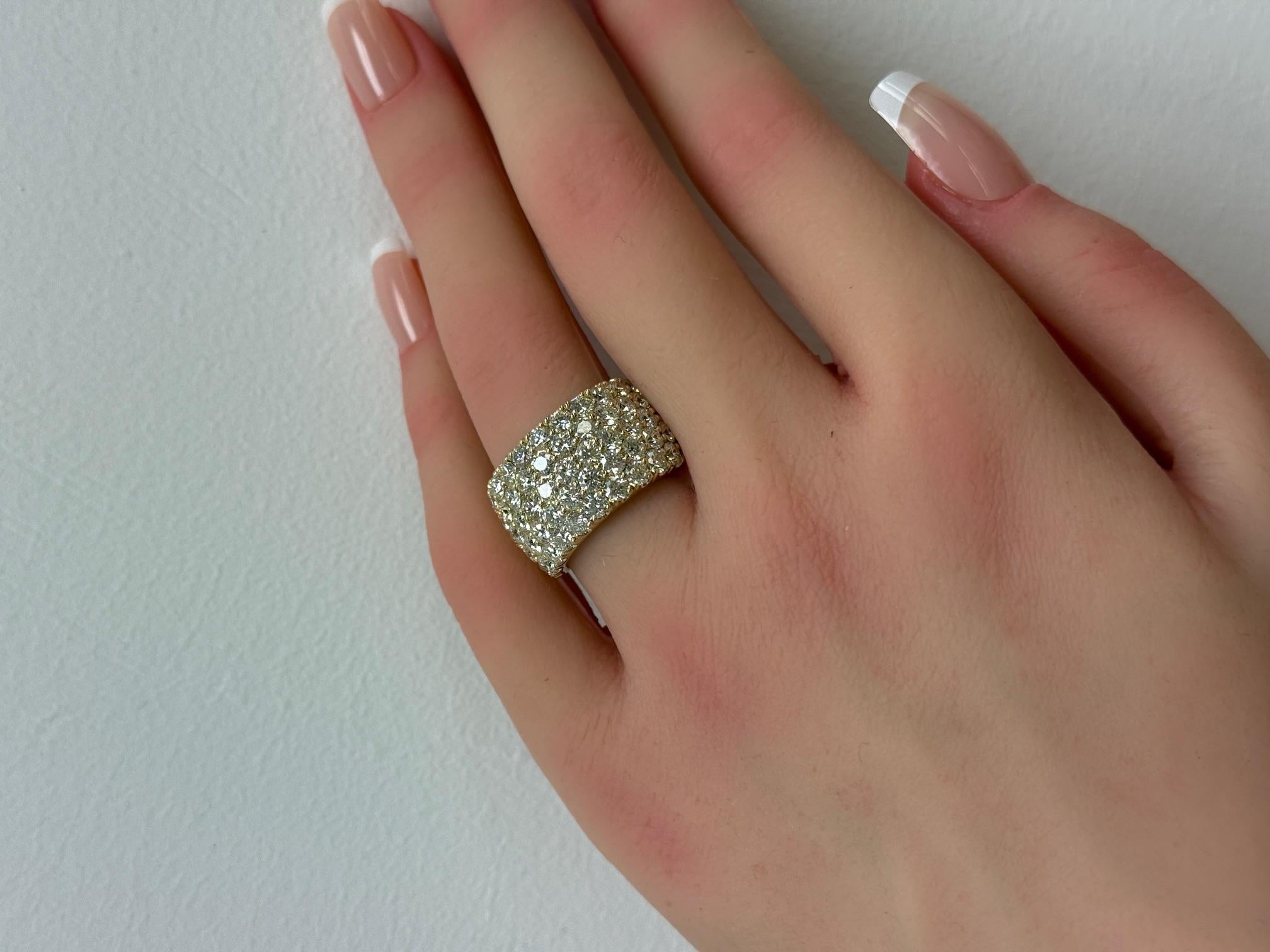 4,79ct.  Bandeau en or jaune 14K avec diamants pavés en vente 5