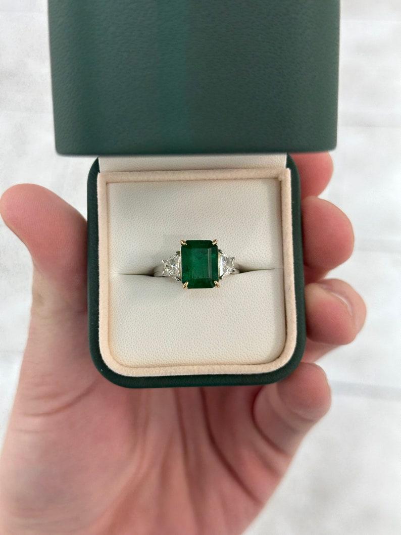 Women's 4.79tcw 18K Platinum Emerald & Diamond Three-Stone Ring - Rich Green Emerald For Sale