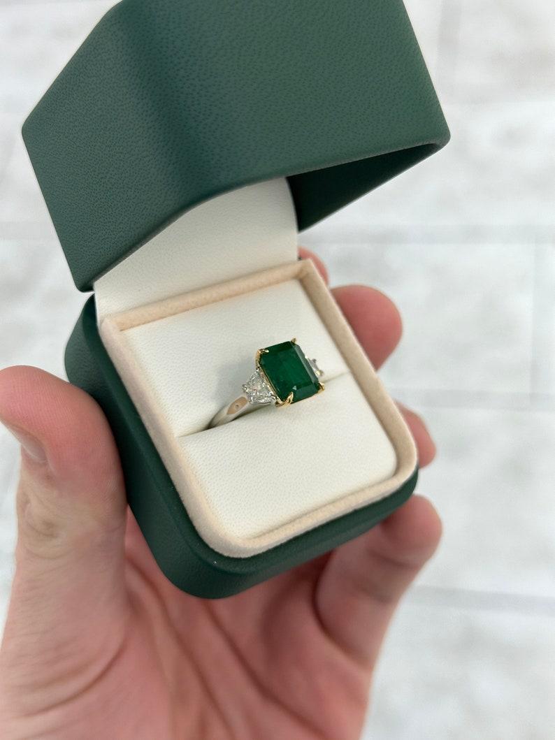 4.79tcw 18K Platinum Emerald & Diamond Three-Stone Ring - Rich Green Emerald For Sale 1