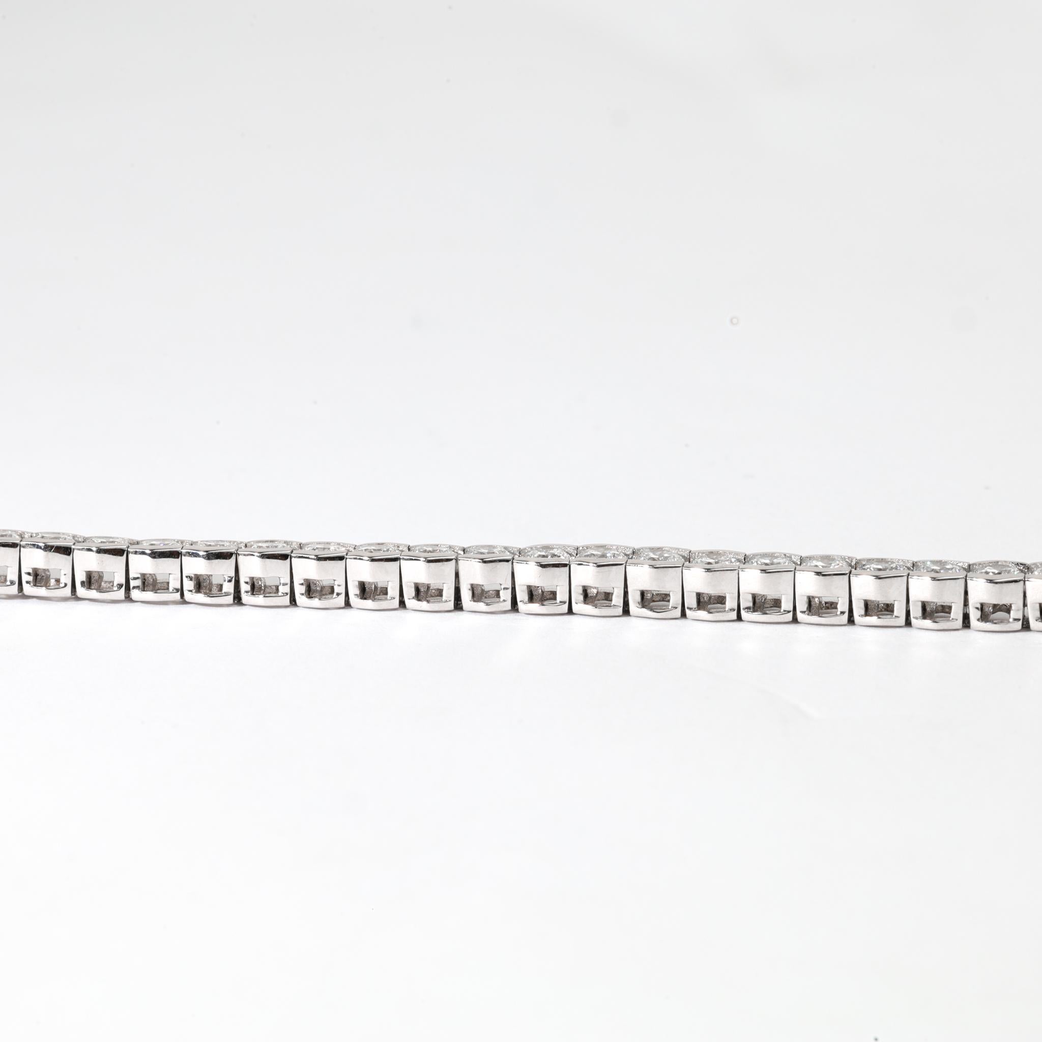 Art Déco Bracciale Tennis con diamanti naturali a taglio rotondo da 4,7 carati in oro bianco 18 carati - E. F. A. in vendita