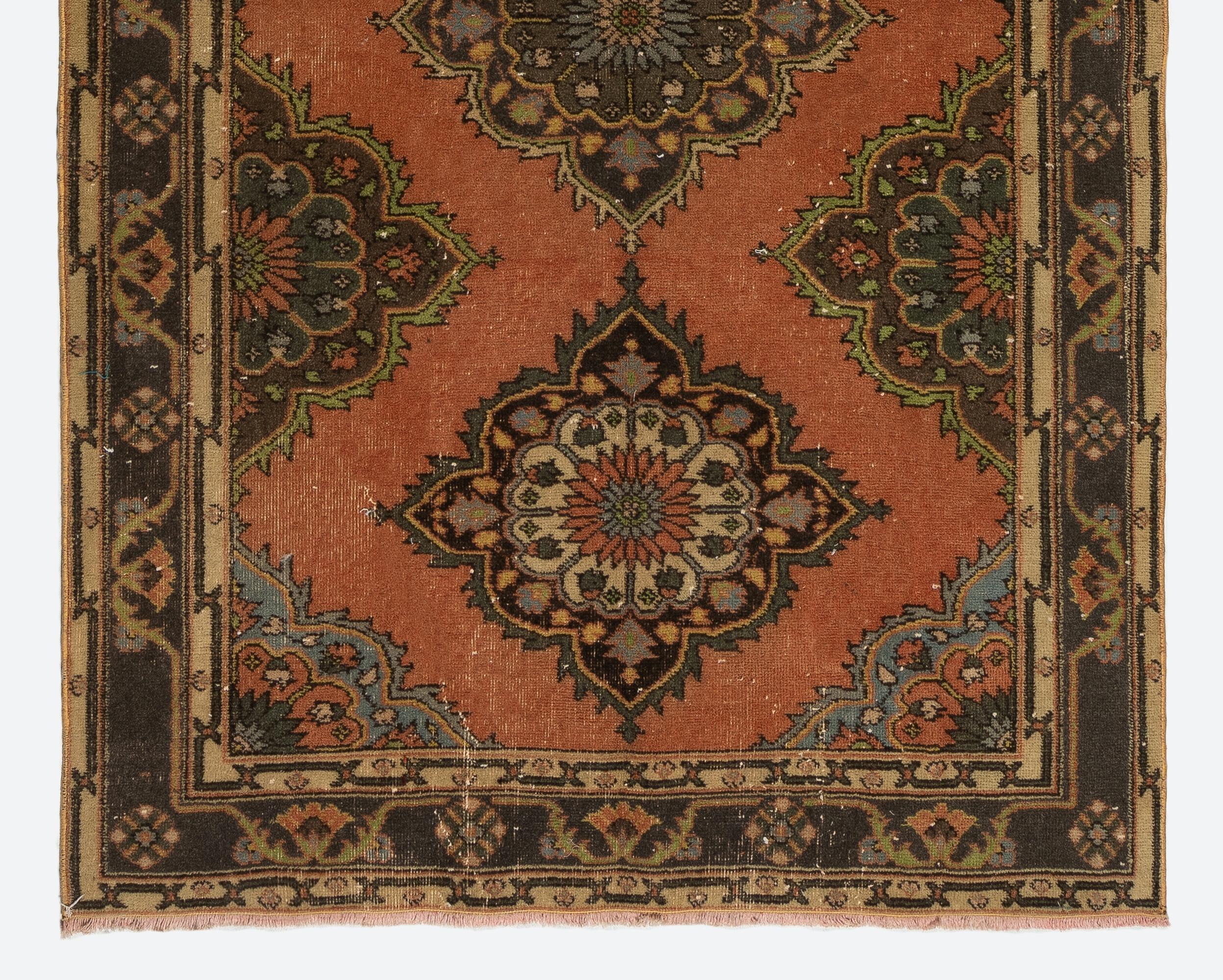 Tessuto a mano 4.7x11.6 Ft Runner per corridoio fatto a mano. Tappeto da cucina. Tappeto per corridoio. Tappeto per scale anni '60 in vendita