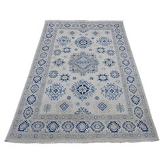 Tappeto in lana annodato a mano 4'7 "x6'5" avorio dall'aspetto vintage Kazak con elementi geometrici