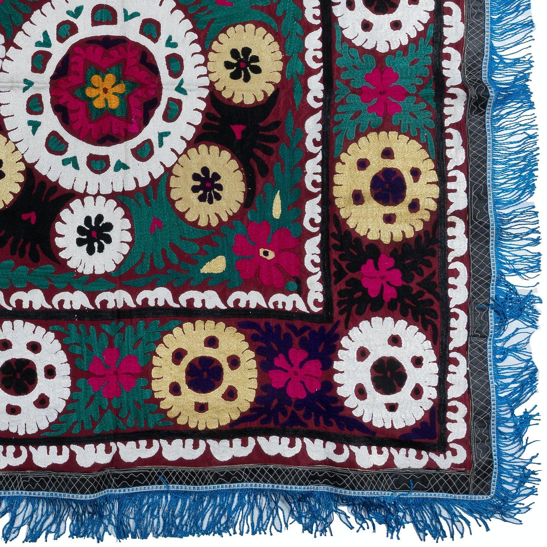 4,7x6.7 ft Suzani Textil-Seidenstickerei-Wandbehang aus Seide, farbenfroher usschiger bedspread (Usbekisch) im Angebot