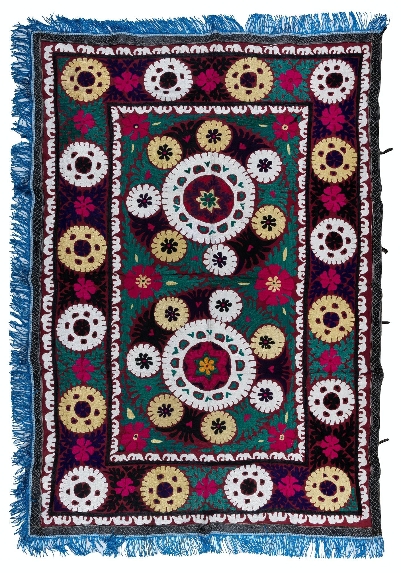 4,7x6.7 ft Suzani Textil-Seidenstickerei-Wandbehang aus Seide, farbenfroher usschiger bedspread (Bestickt) im Angebot