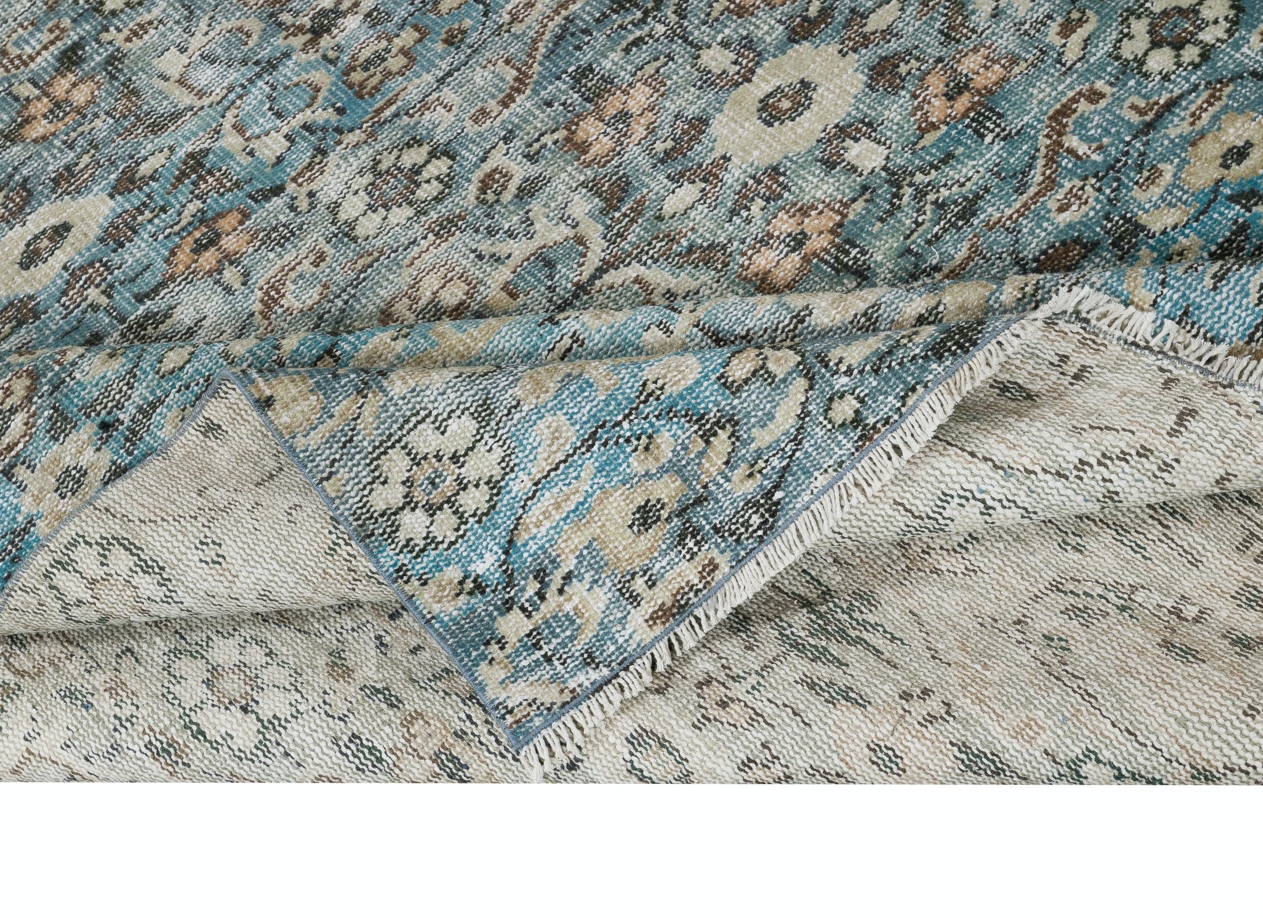 Rustico Tappeto vintage unico 4.7x6.8 Ft fatto a mano con design floreale e sfondo blu in vendita