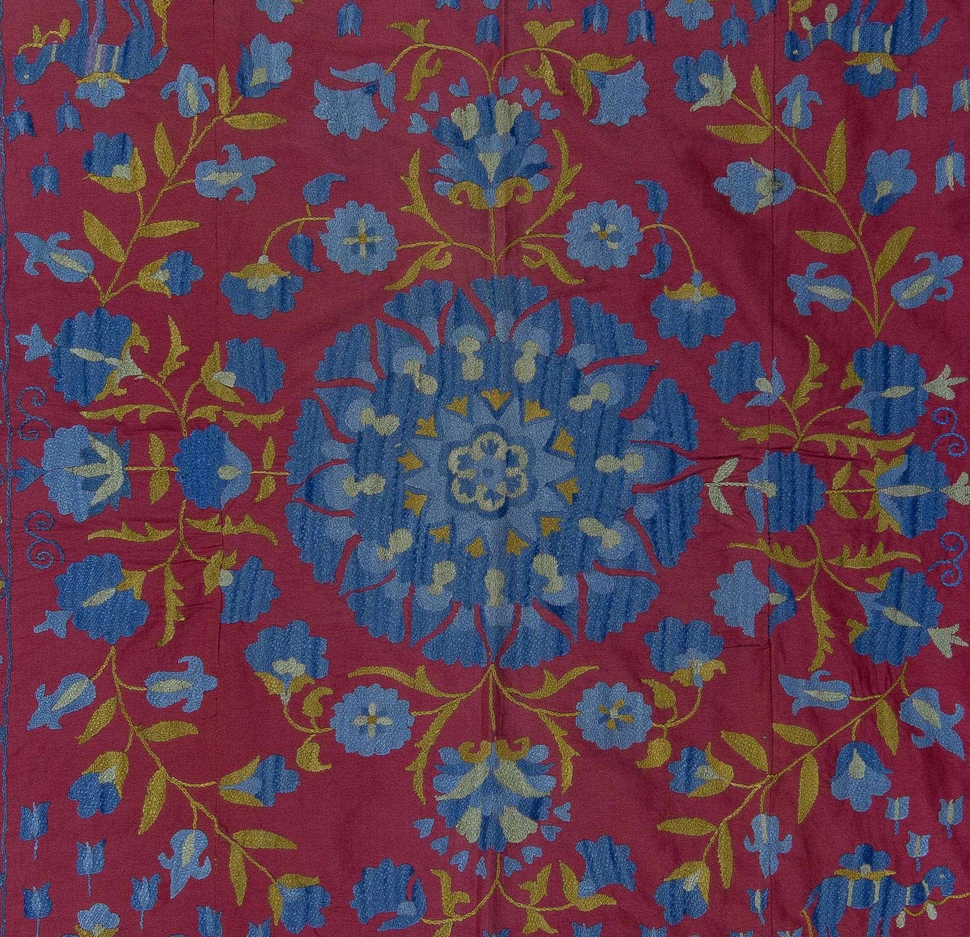 4.7x6.8 Ft Vintage C.Asian Suzani Textile, Embroidered Wall Hanging or Bed Cover In Good Condition In Philadelphia, PA