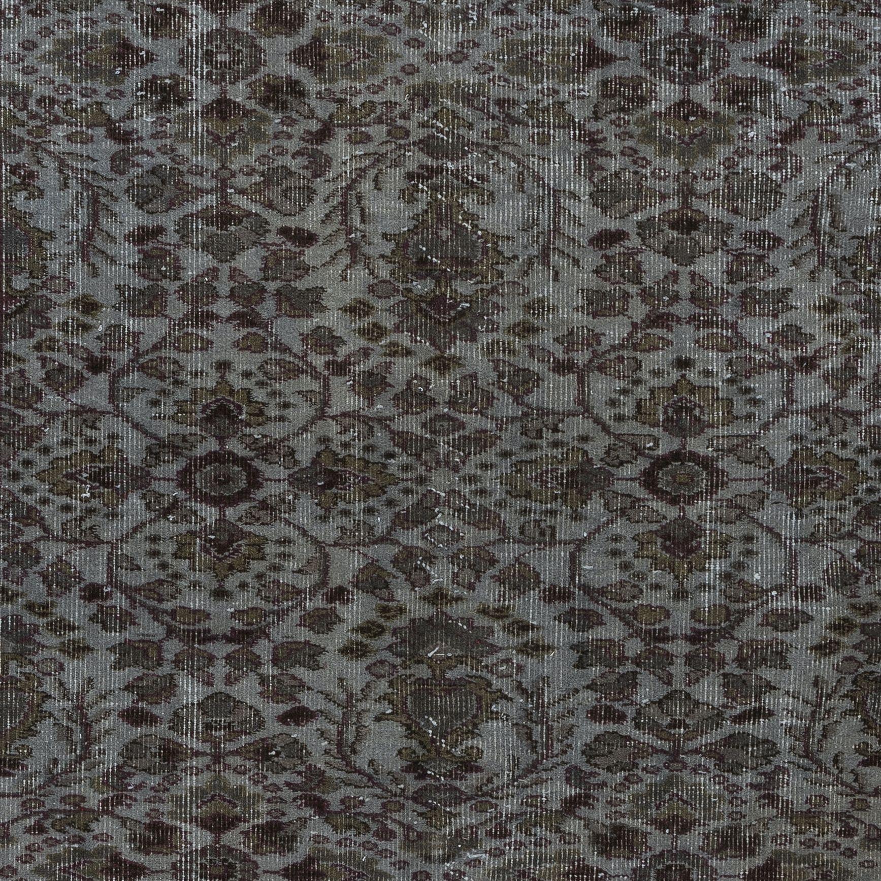 20th Century 4.7x7 Ft Decorative Handmade Turkish Rug in Gray, Ideal for Modern Interiors For Sale