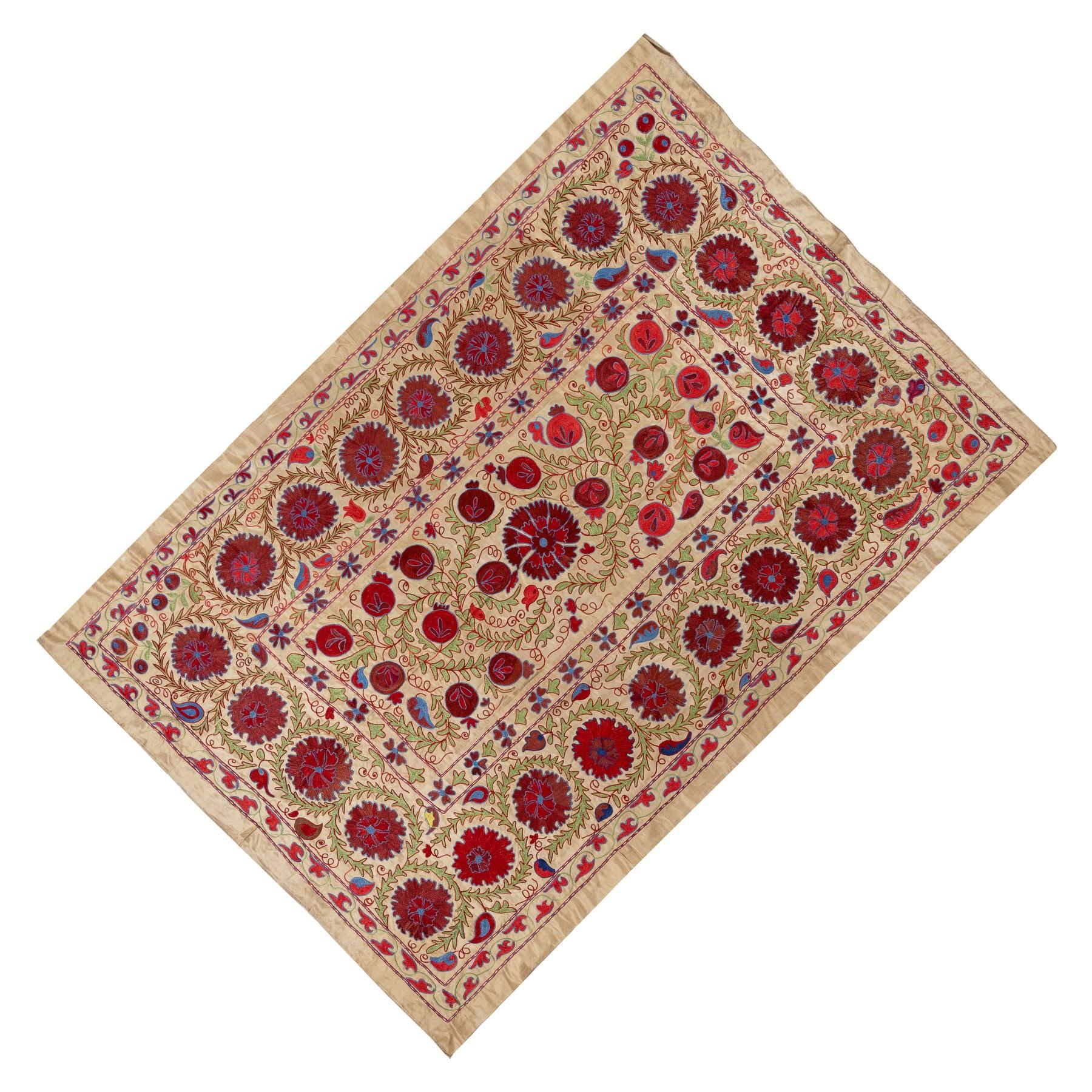 Ricamato Nuovo copriletto Home Decor, tovaglia ricamata, appendiabiti da parete in seta. 4,7x7 ft in vendita