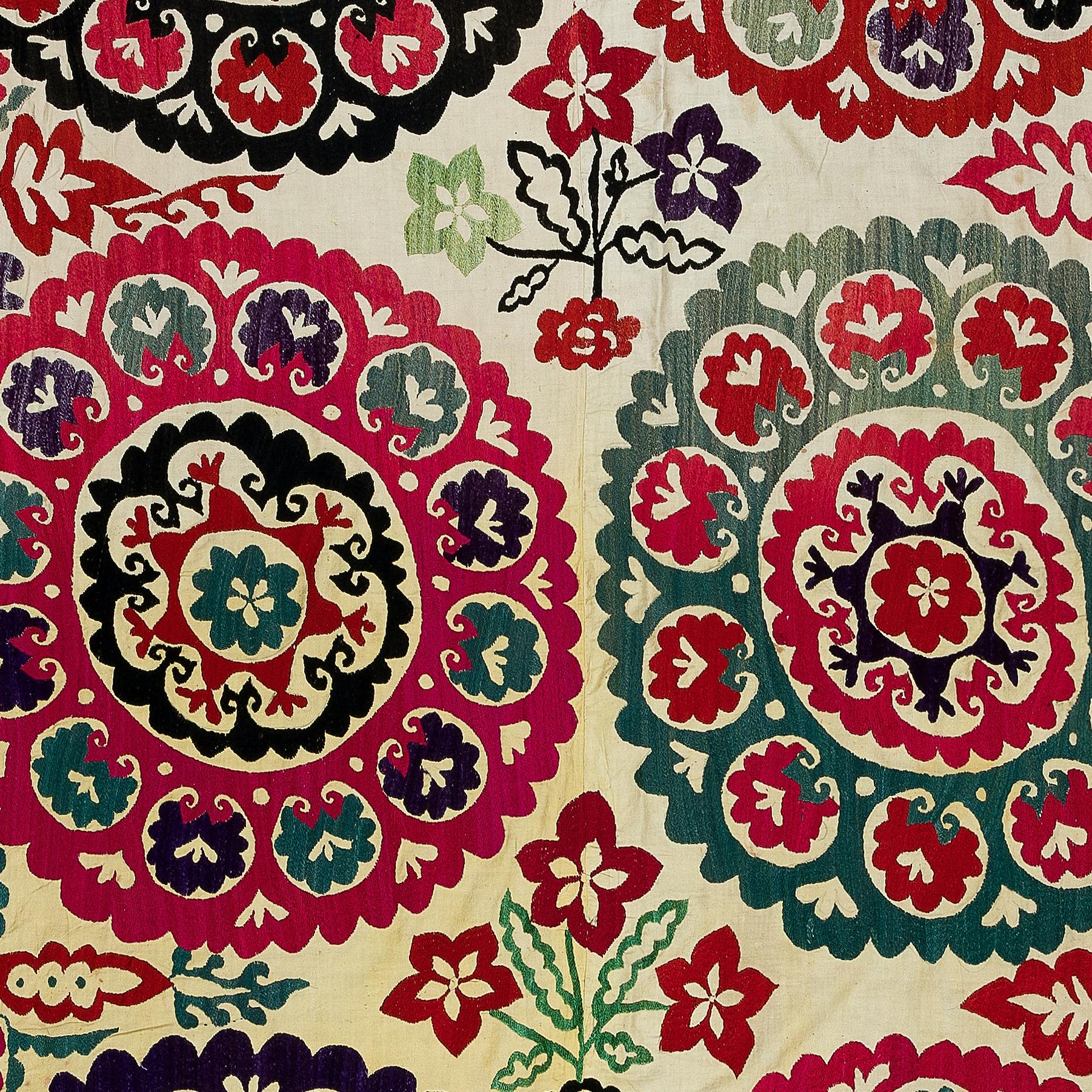 20th Century 4.7x7.4 Ft Silk Embroidery Wall Hanging, Suzani Tablecloth, Vintage Bedspread For Sale