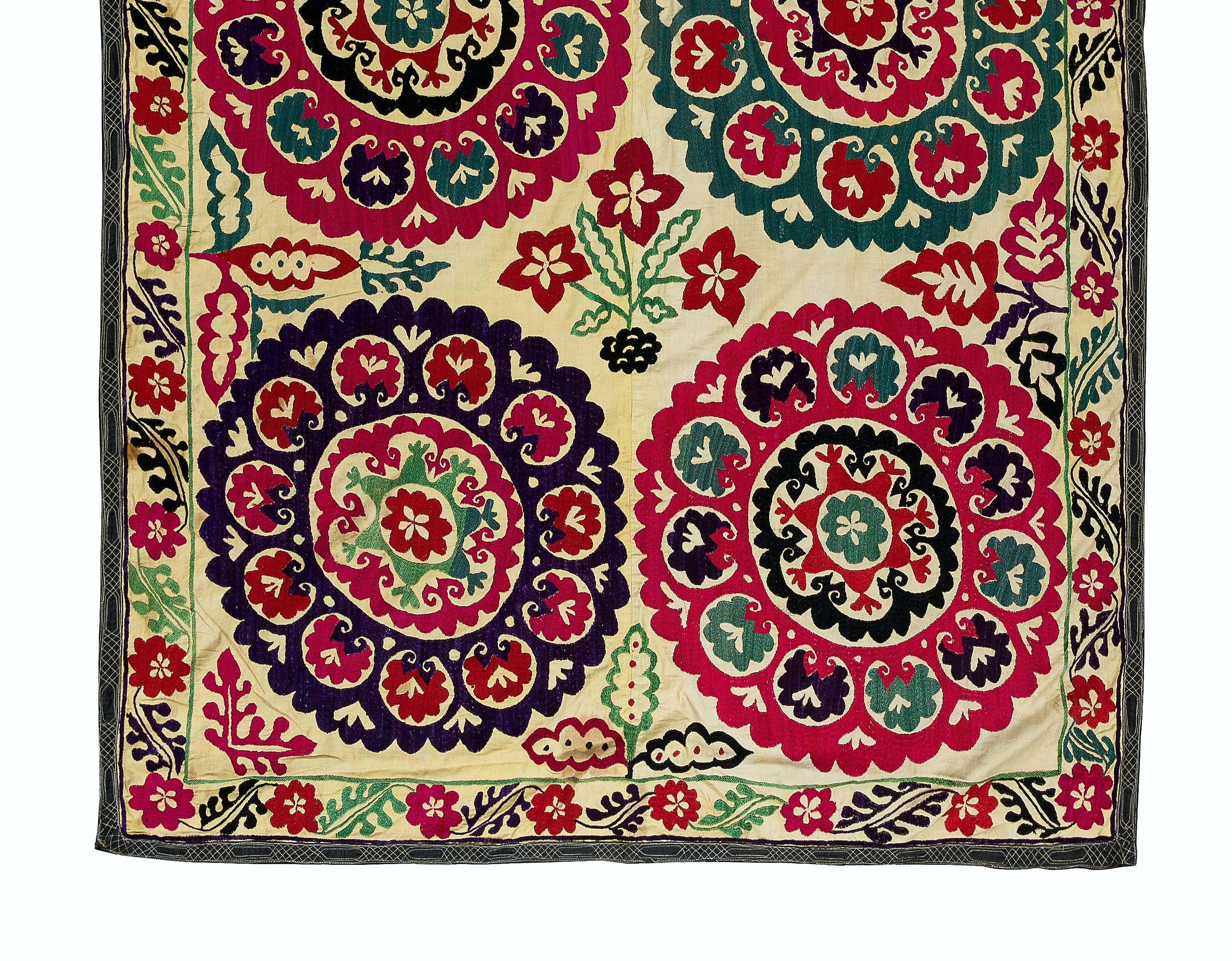 Uzbek 4.7x7.4 Ft Silk Embroidery Wall Hanging, Suzani Tablecloth, Vintage Bedspread For Sale