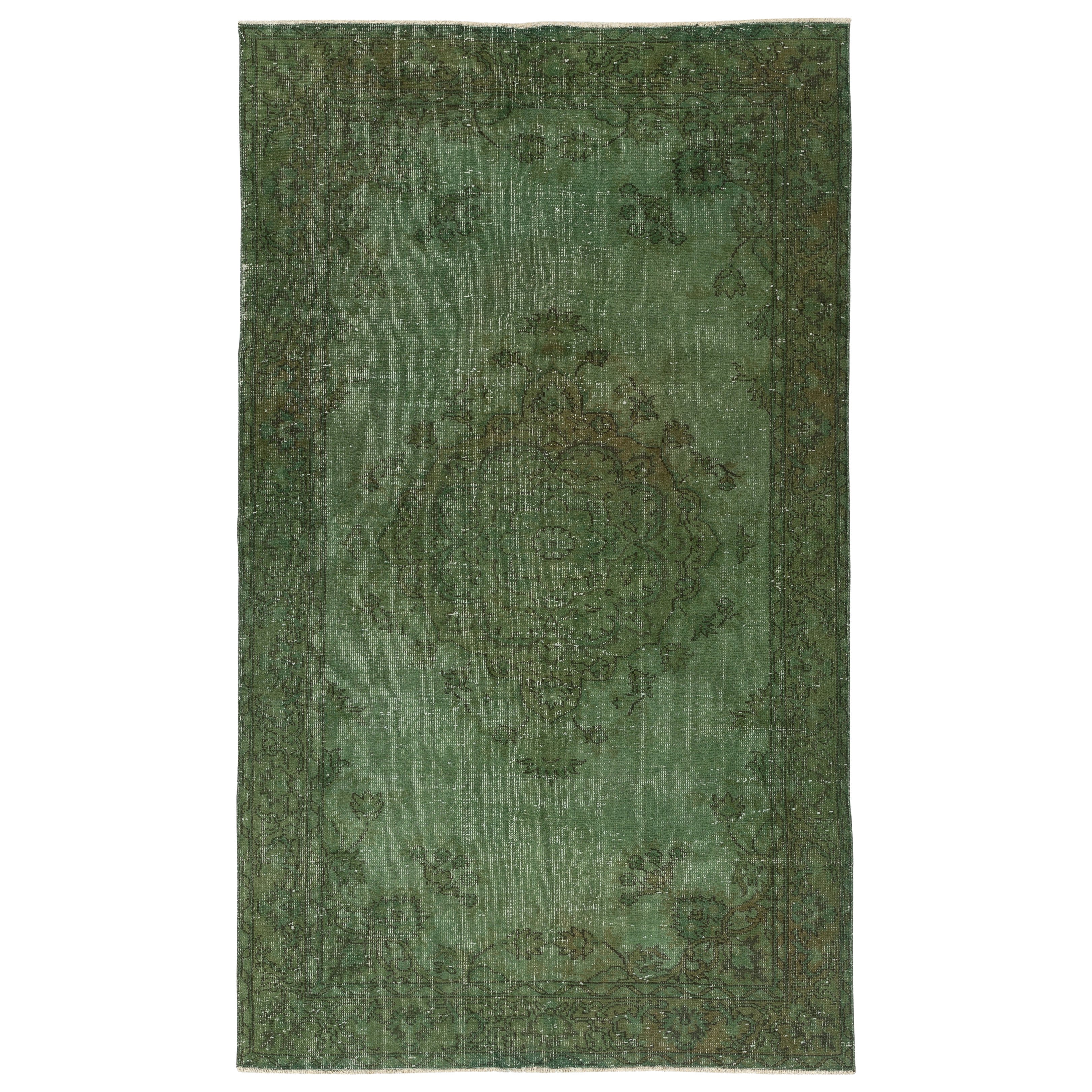 Handgeknüpfter türkischer Vintage-Teppich 4,7x8 Fuß, grün gefärbt, für moderne Innenräume