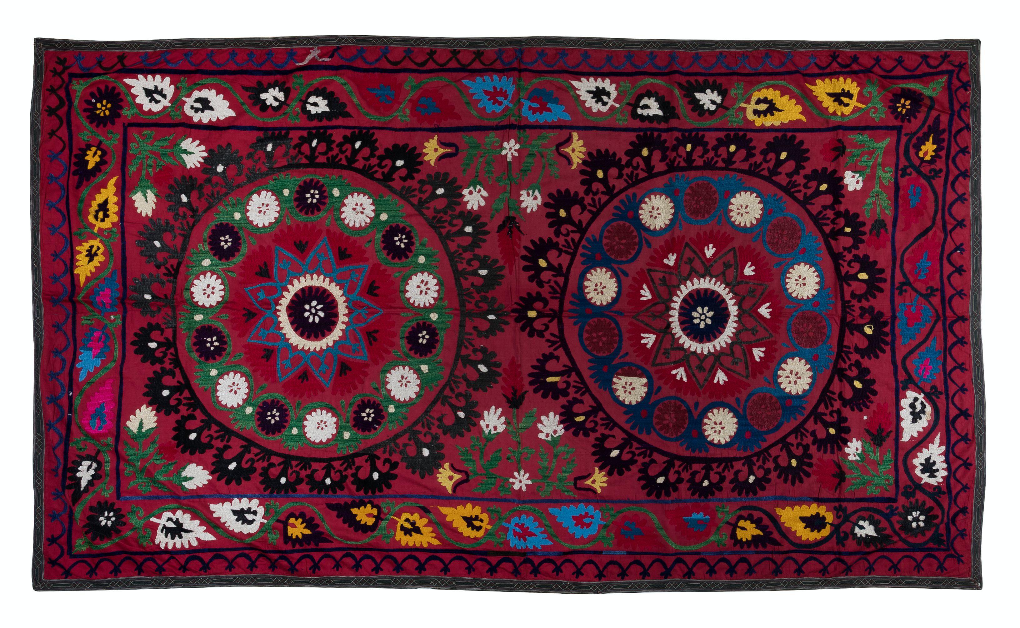 4,7x8.2 Fuß Vintage Seide bestickter Wandbehang, roter handgefertigter Suzani-Bettbezug, Vintage (Bestickt) im Angebot